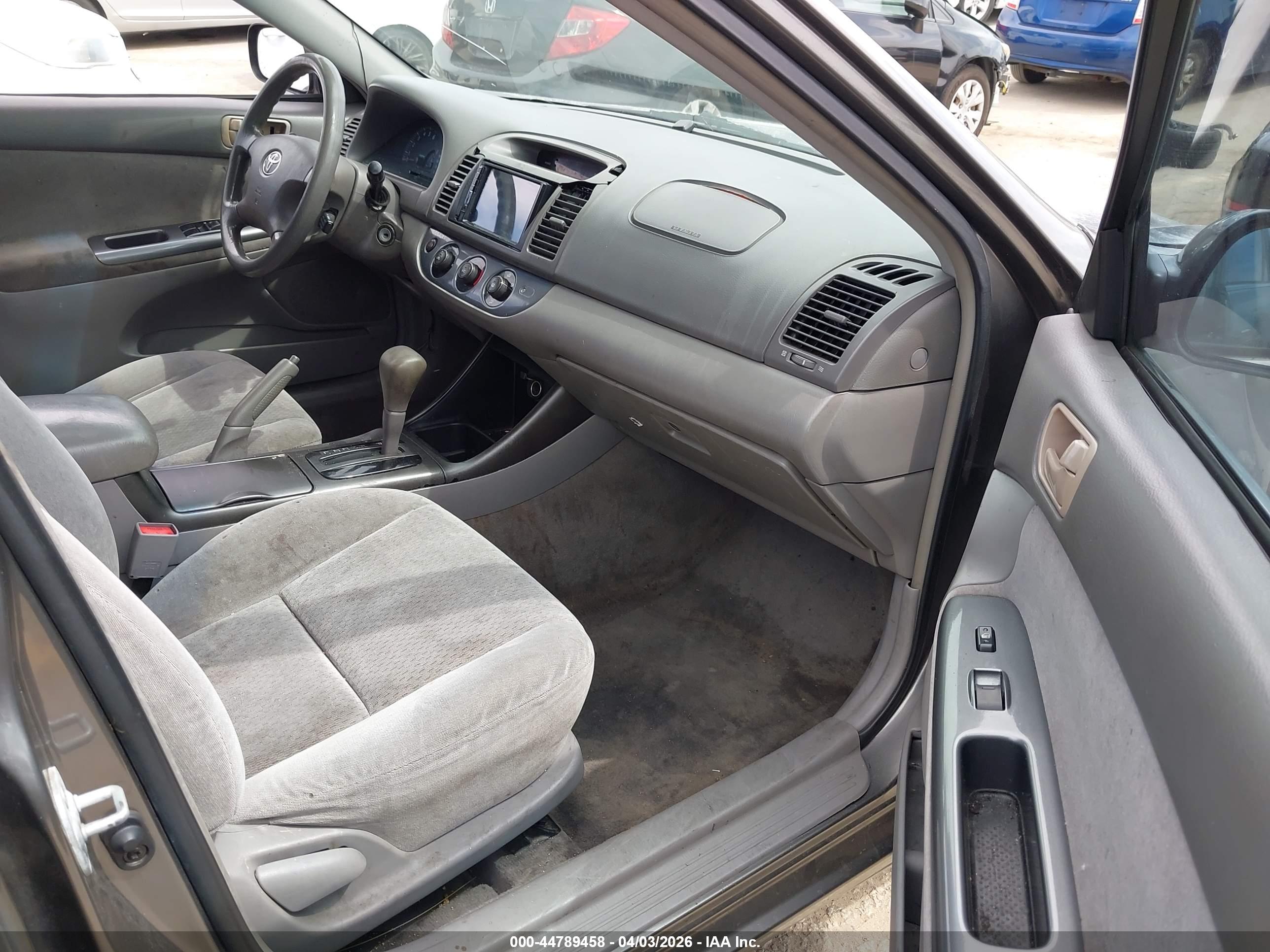 TOYOTA CAMRY image 5
