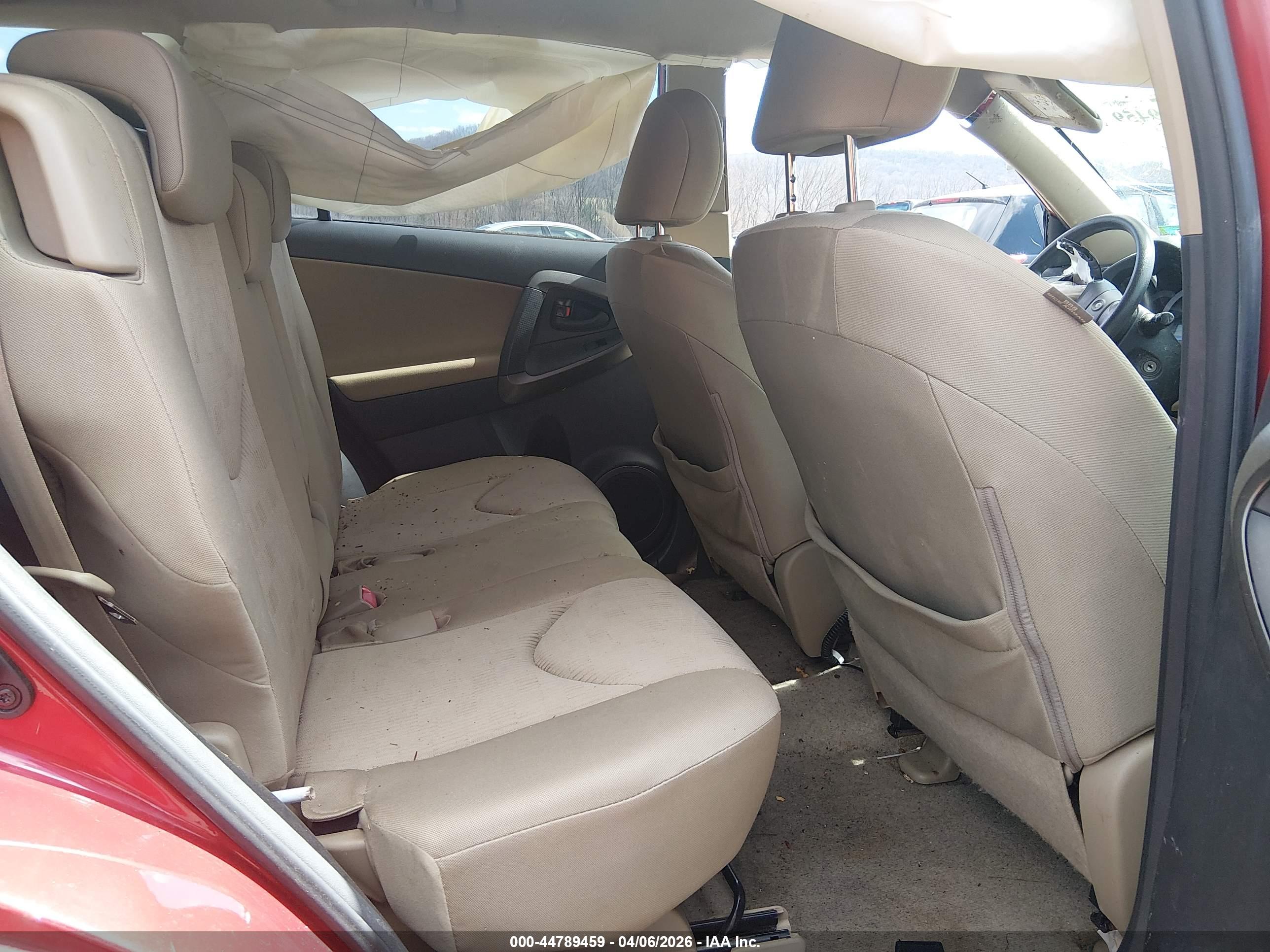 TOYOTA RAV4 image 8