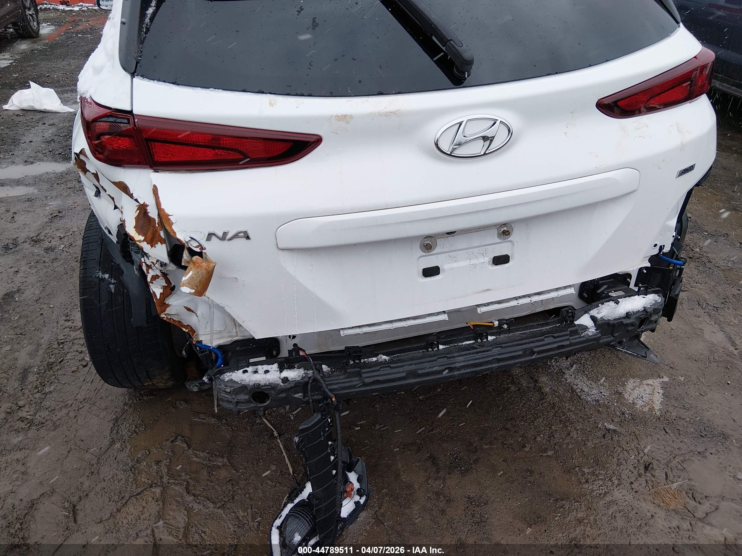 HYUNDAI KONA image 6