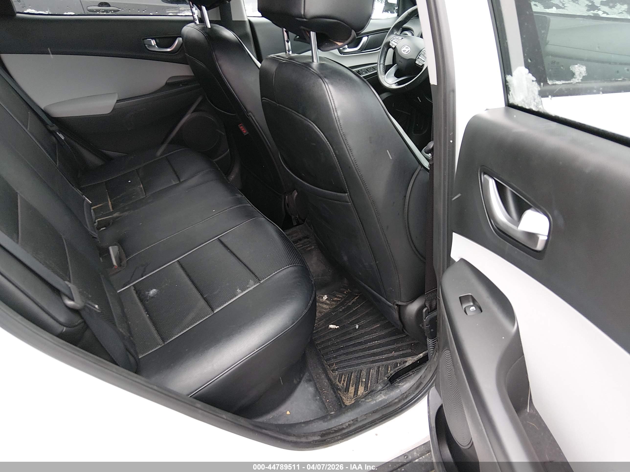 HYUNDAI KONA image 8