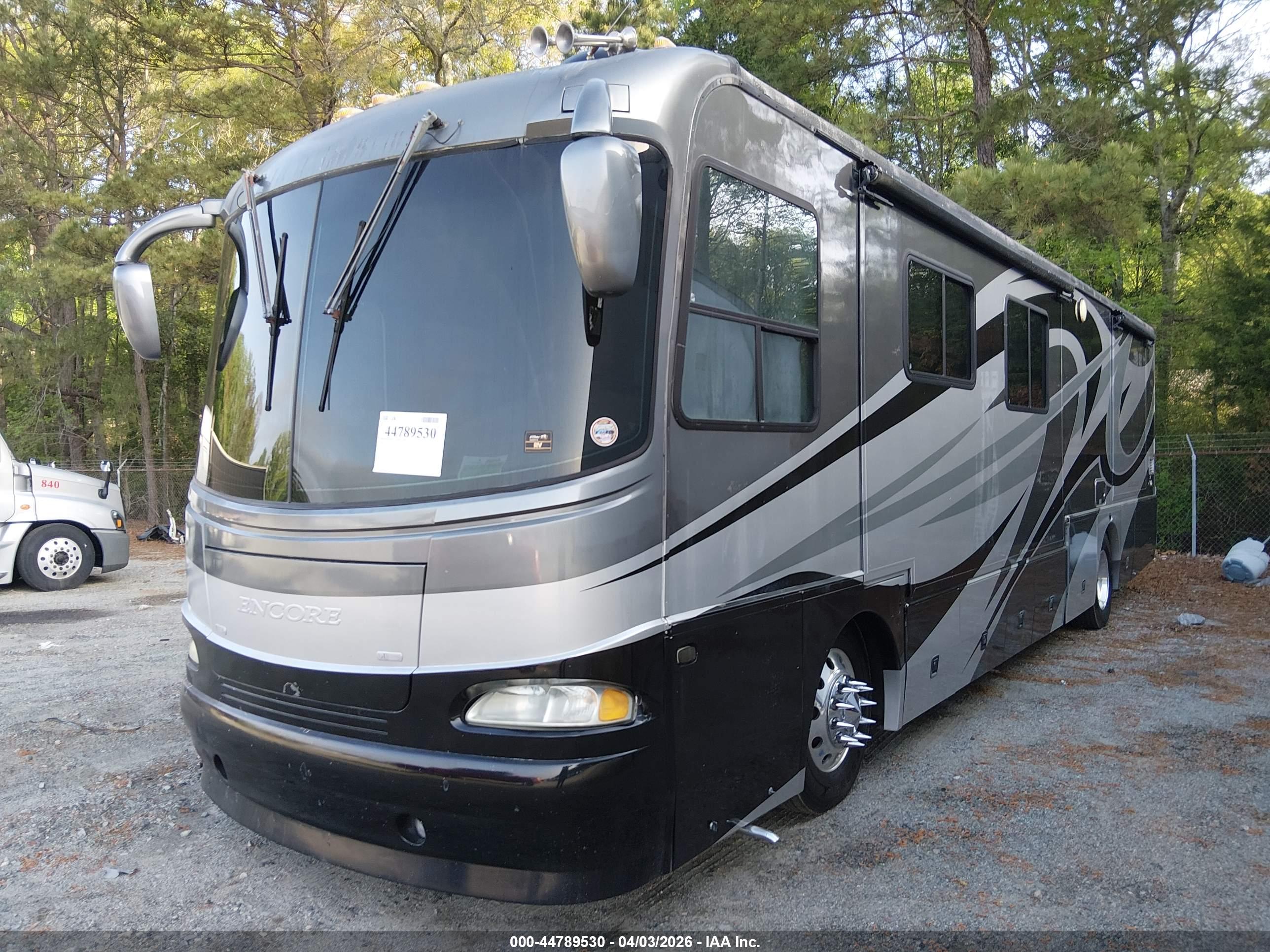 FREIGHTLINER CHASSIS image 2
