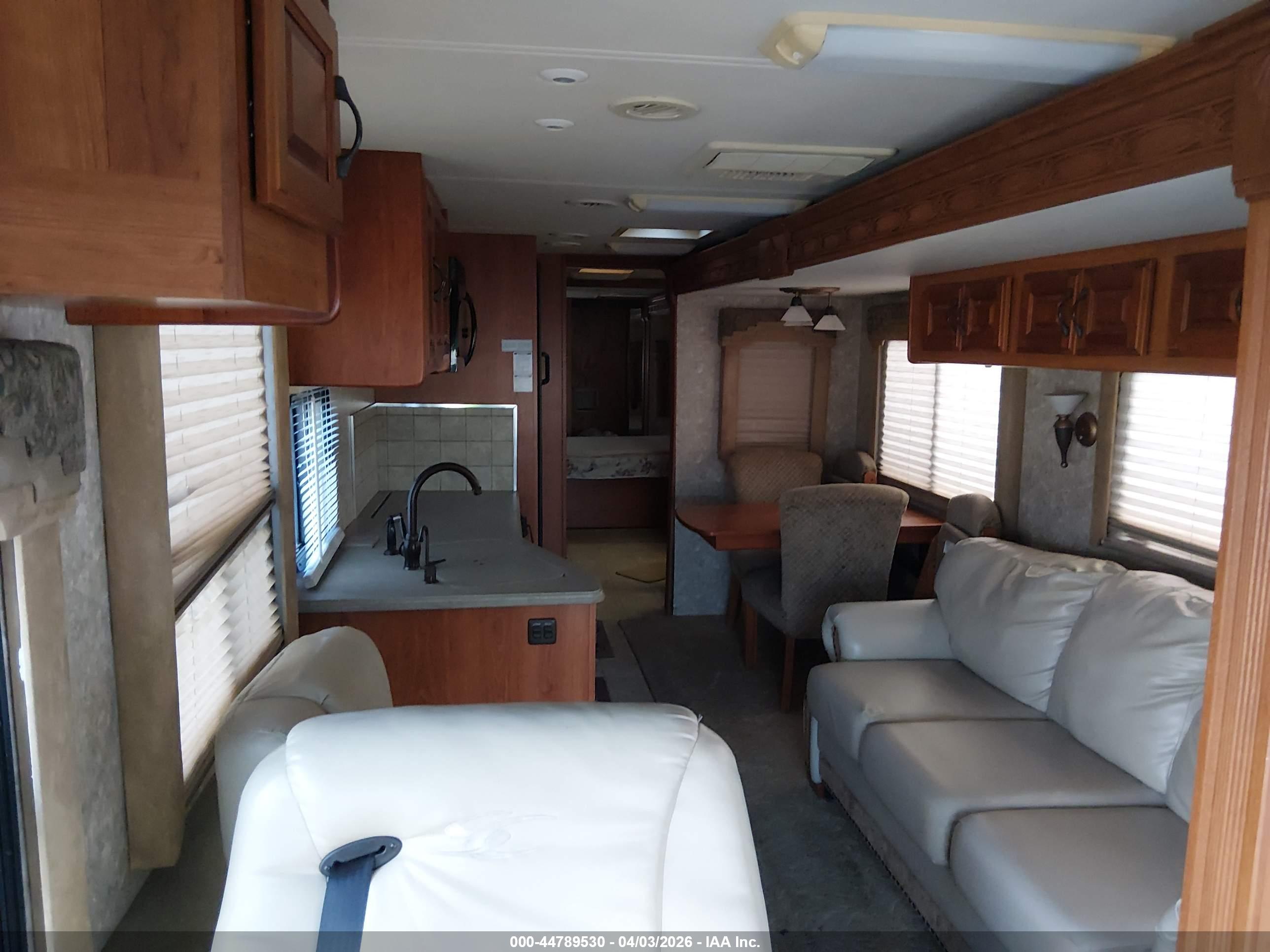 FREIGHTLINER CHASSIS image 8
