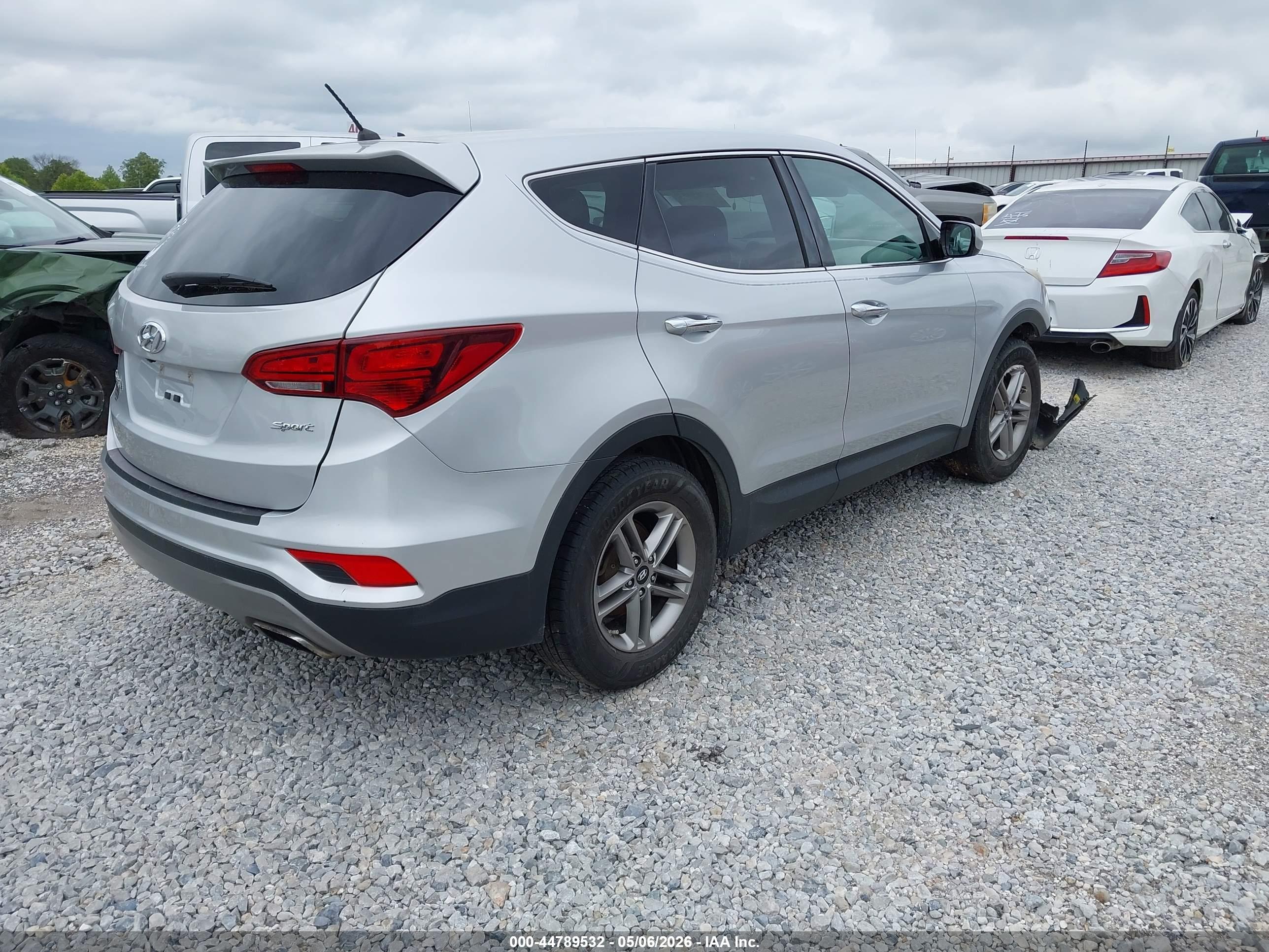 HYUNDAI SANTA image 4