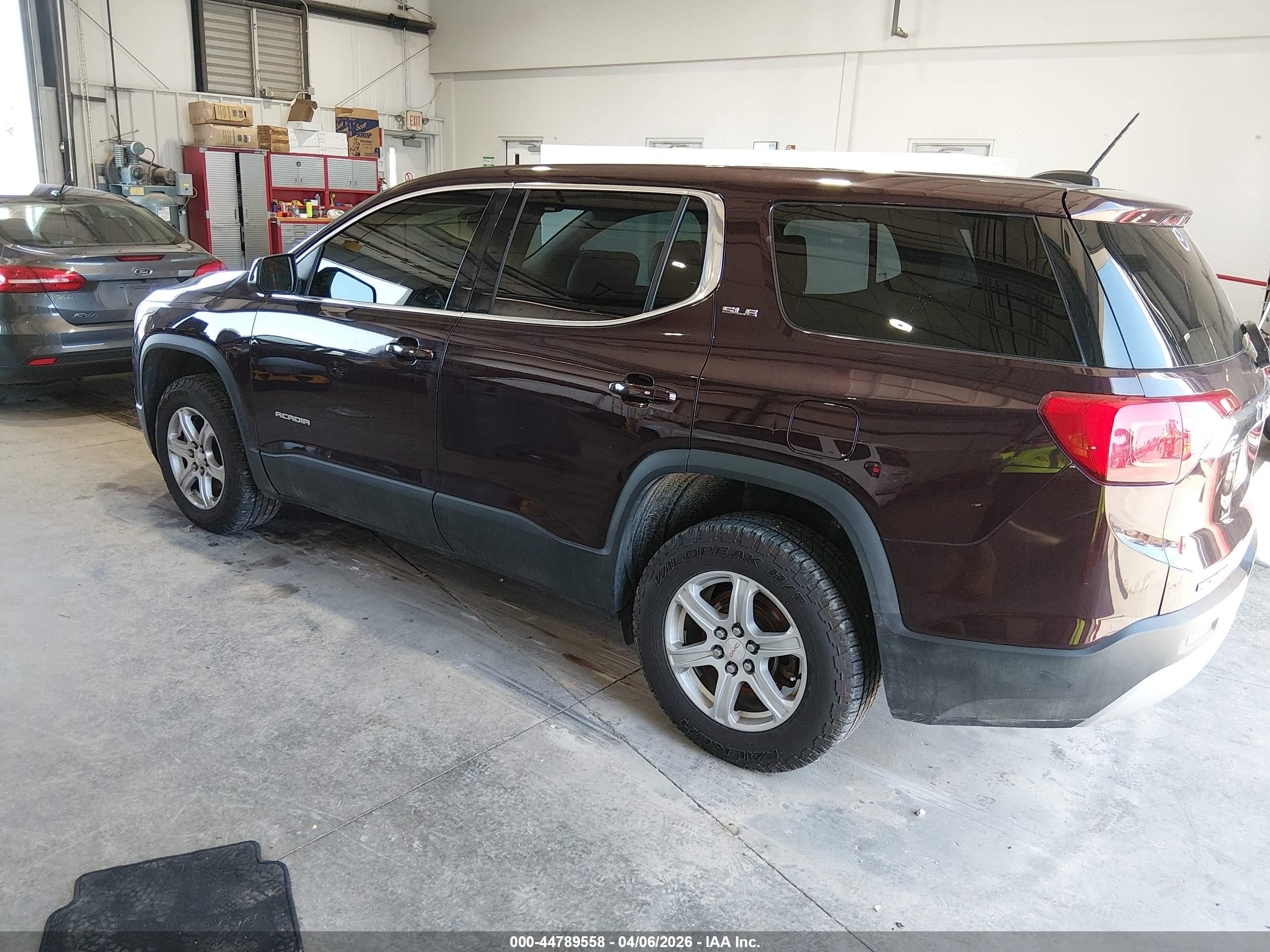 GMC ACADIA image 3
