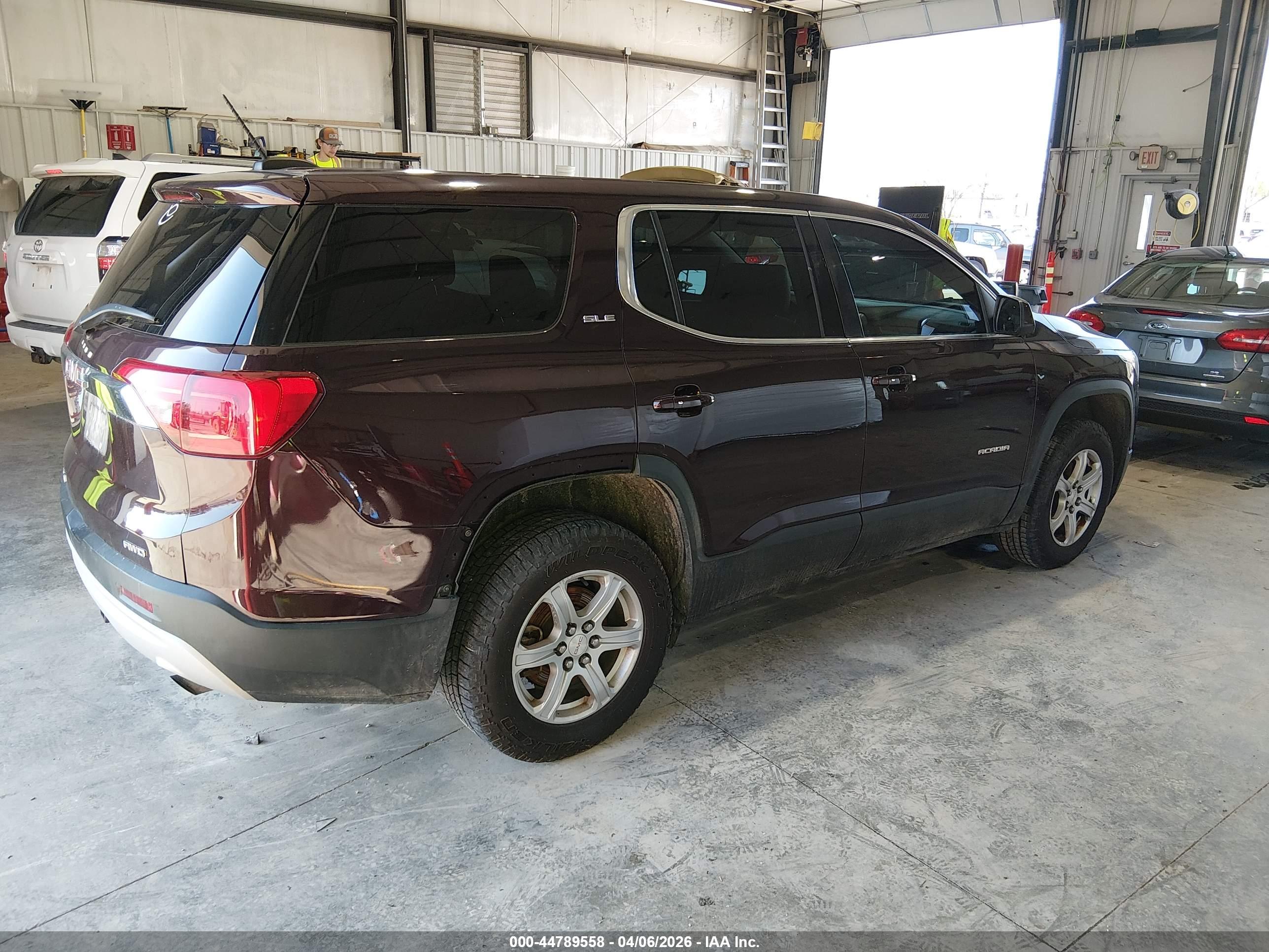 GMC ACADIA image 4