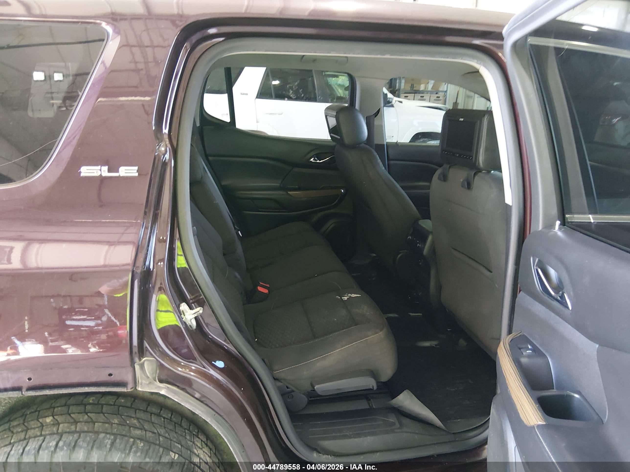 GMC ACADIA image 8