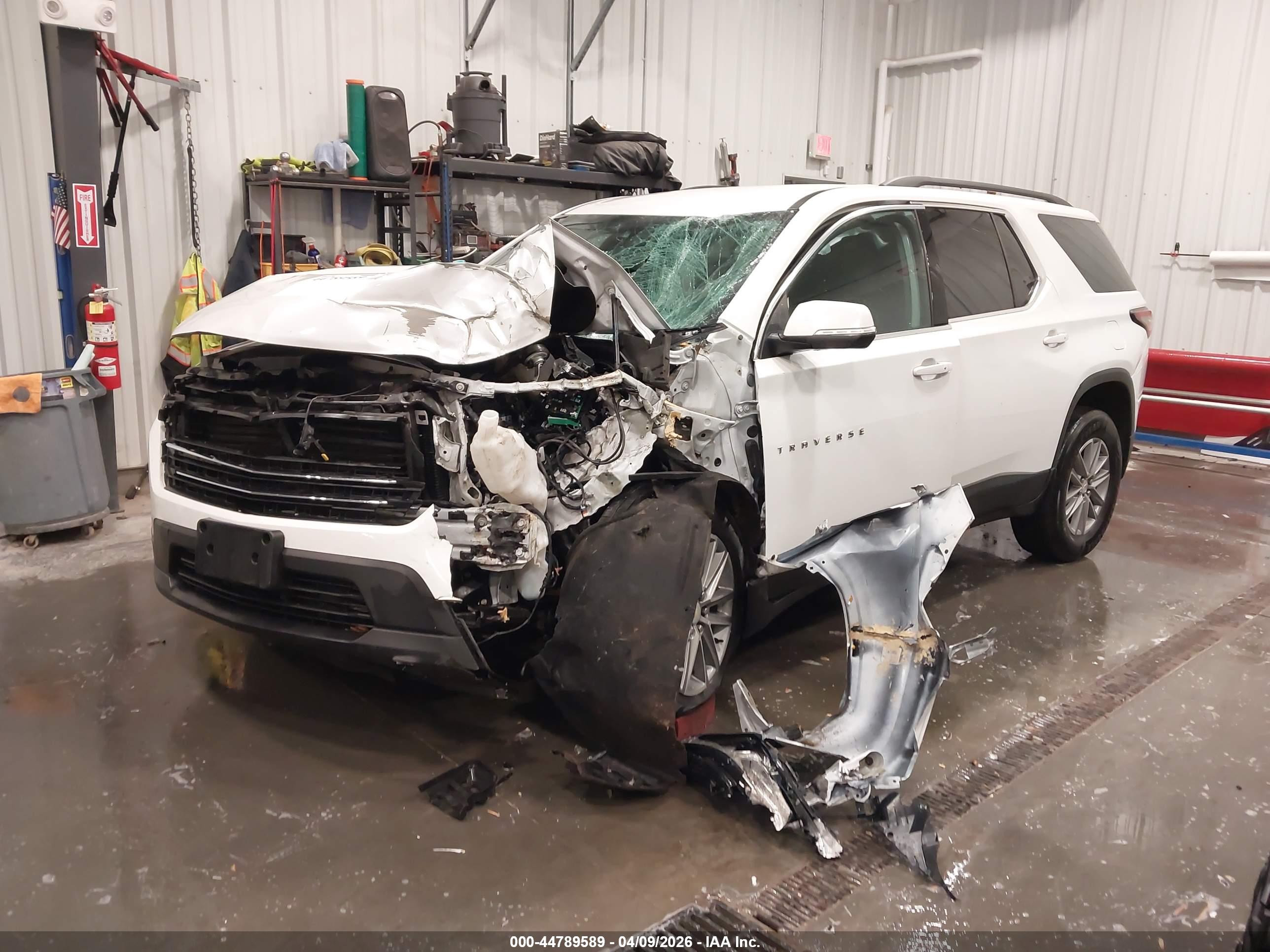 CHEVROLET TRAVERSE image 2