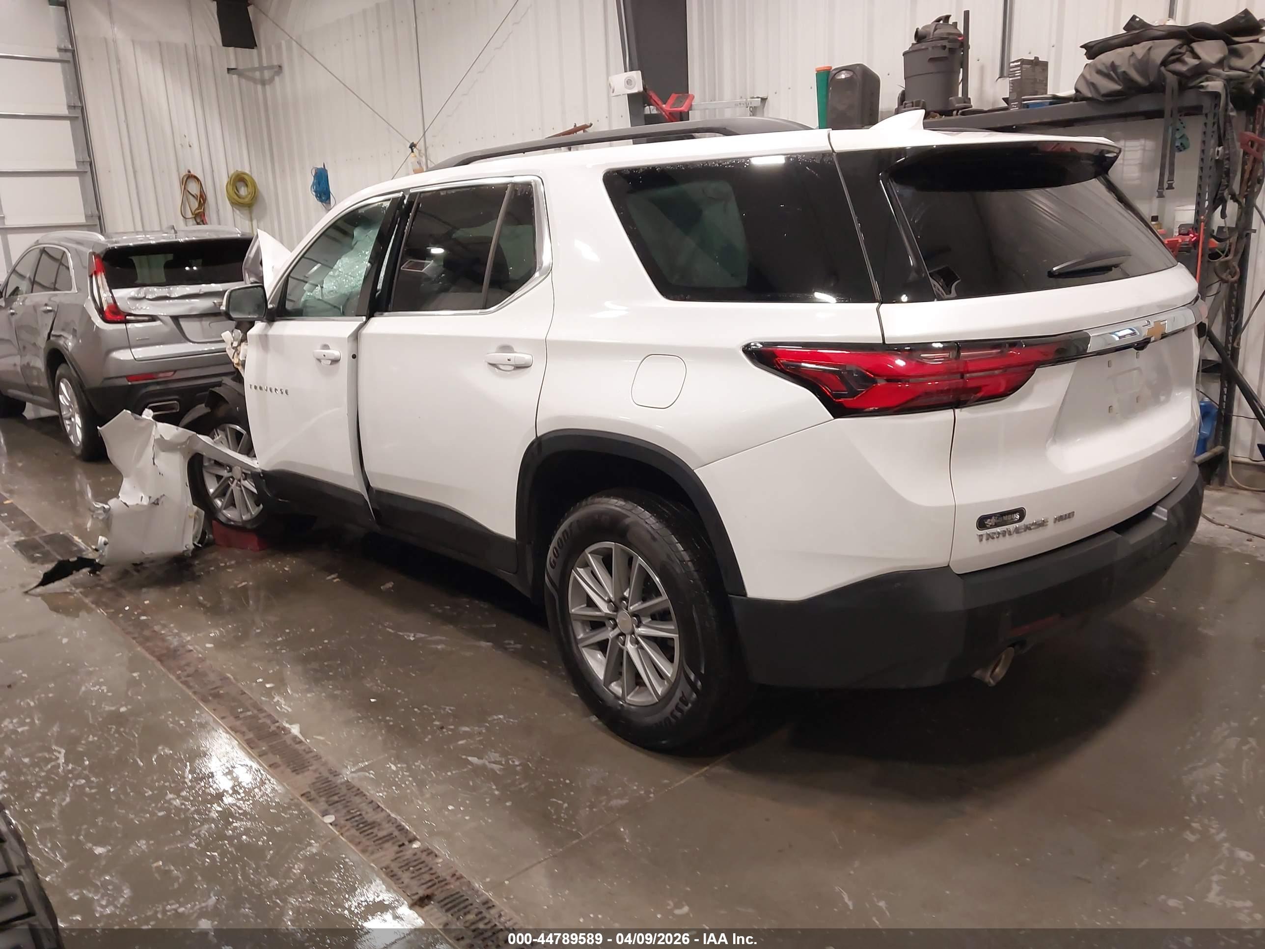 CHEVROLET TRAVERSE image 3