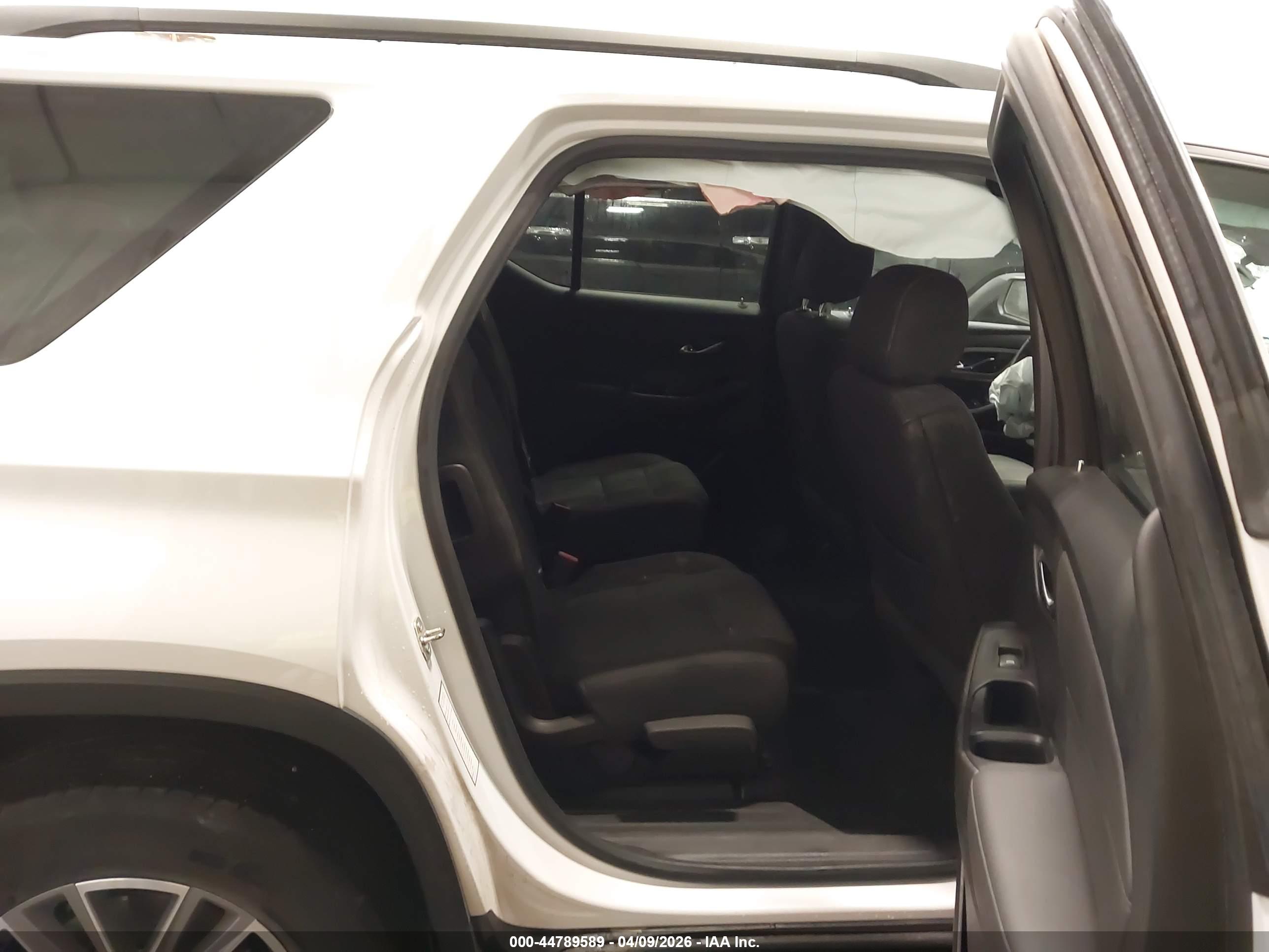 CHEVROLET TRAVERSE image 8