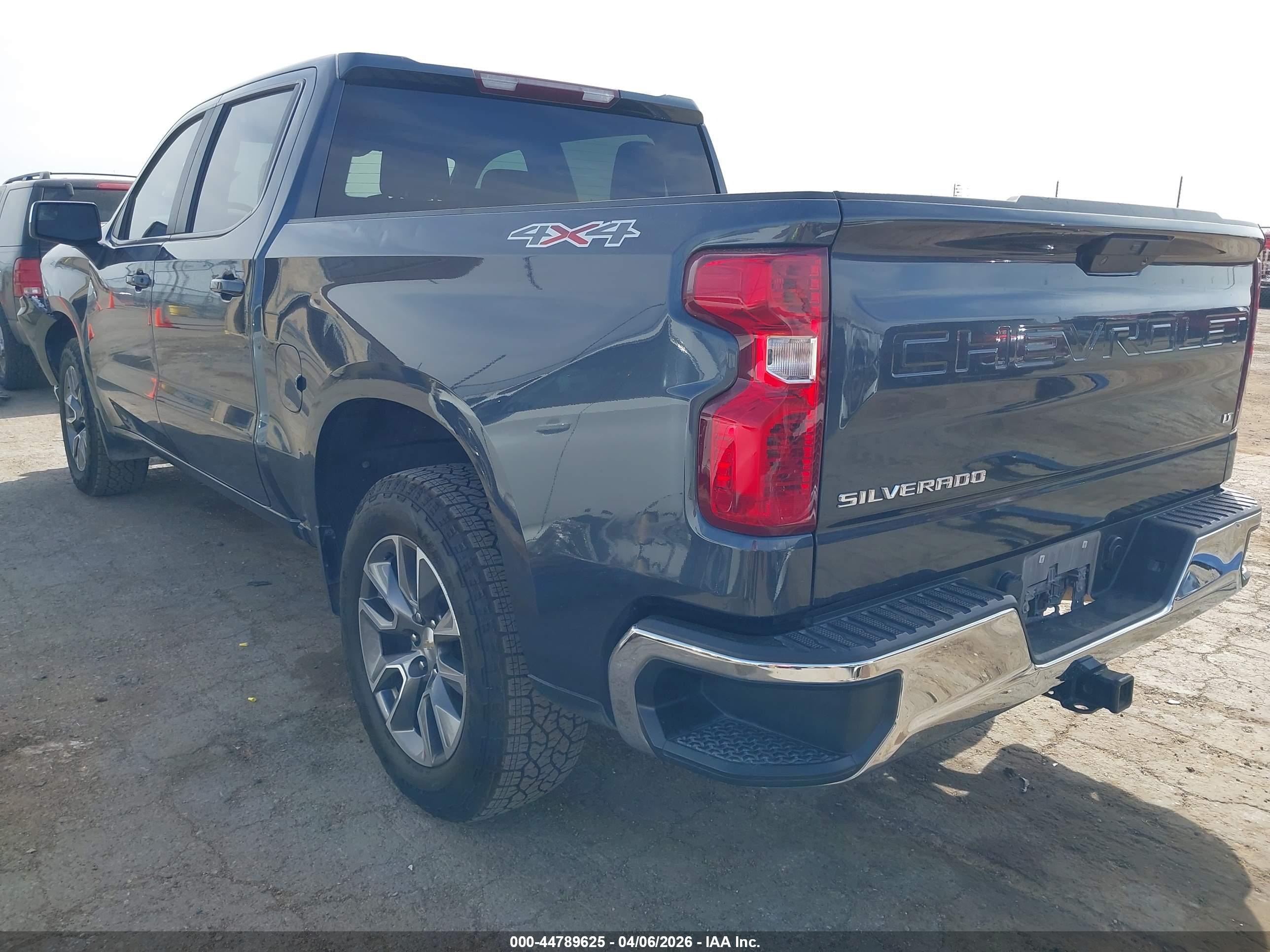 CHEVROLET SILVERADO image 3