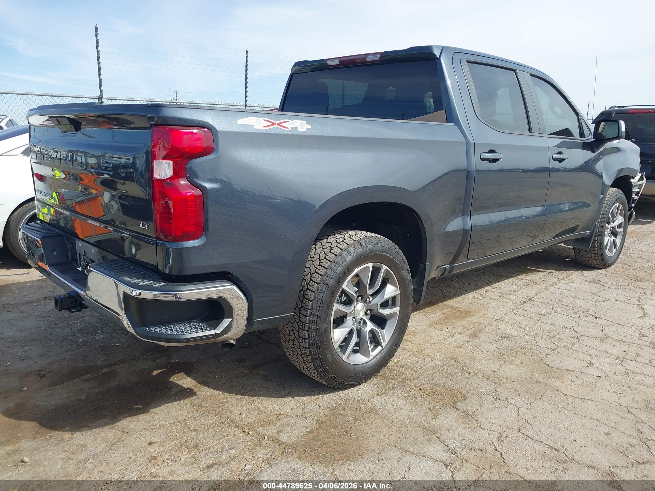 CHEVROLET SILVERADO image 4