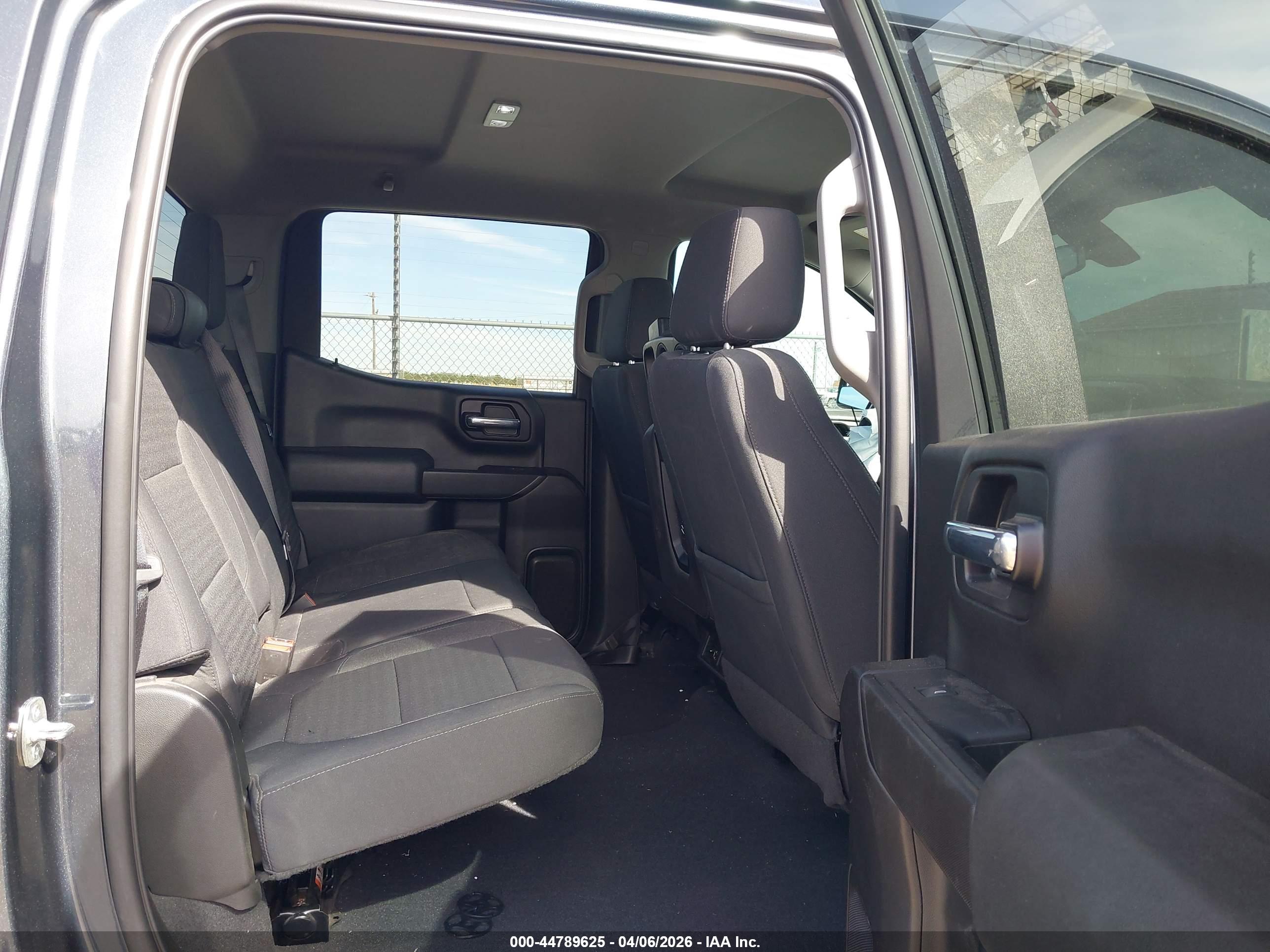 CHEVROLET SILVERADO image 8