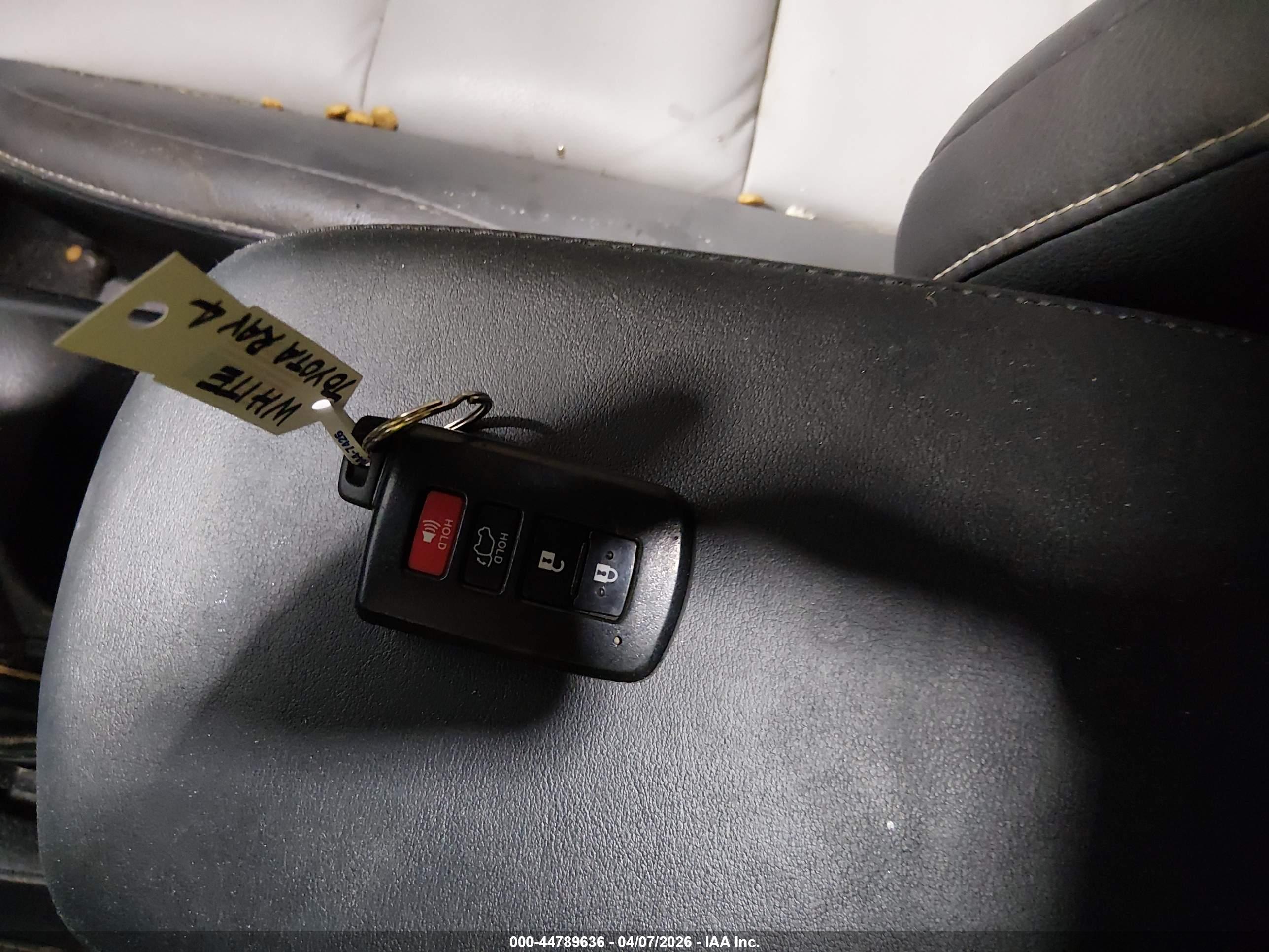 TOYOTA RAV4 image 11