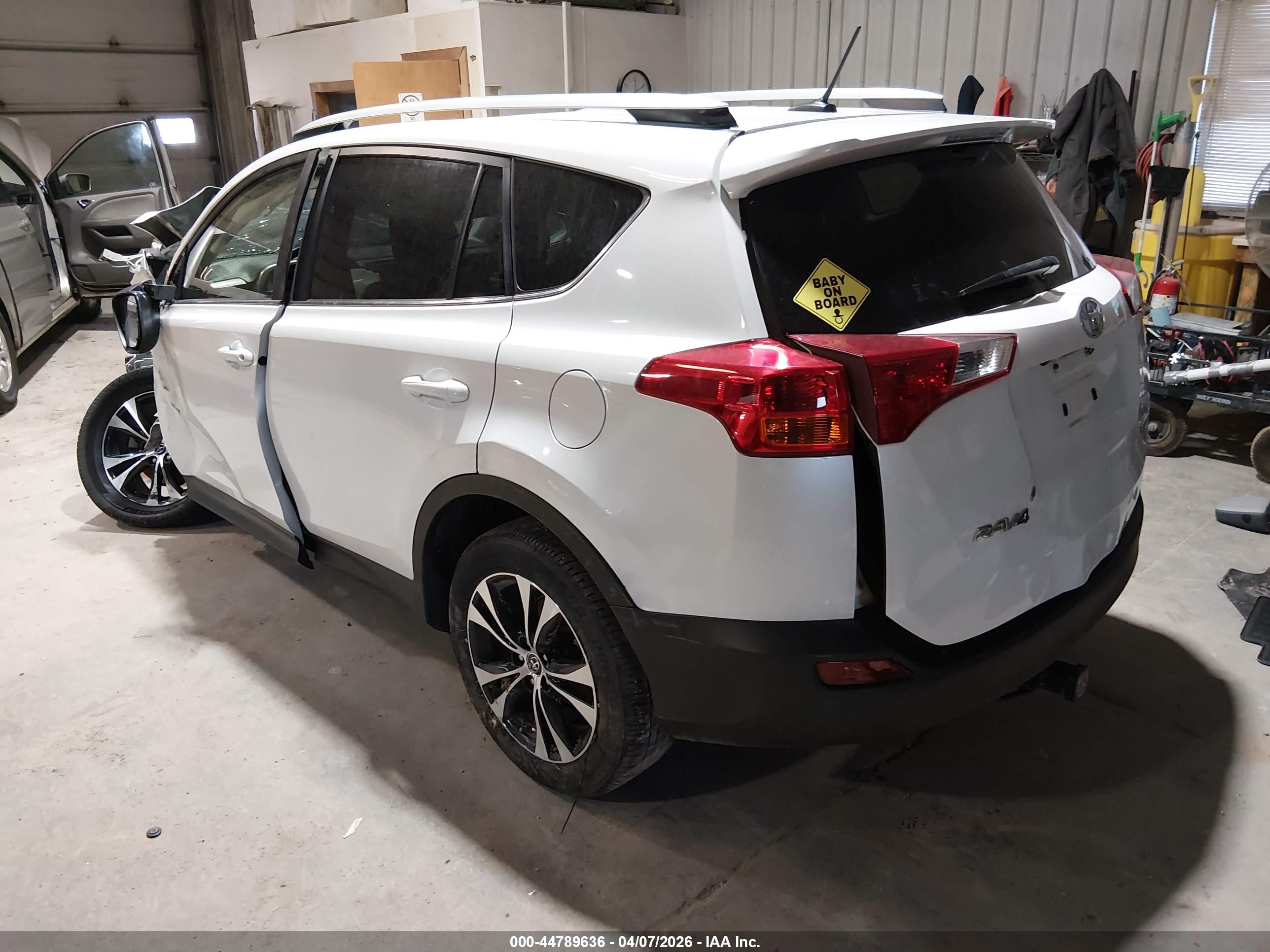 TOYOTA RAV4 image 3