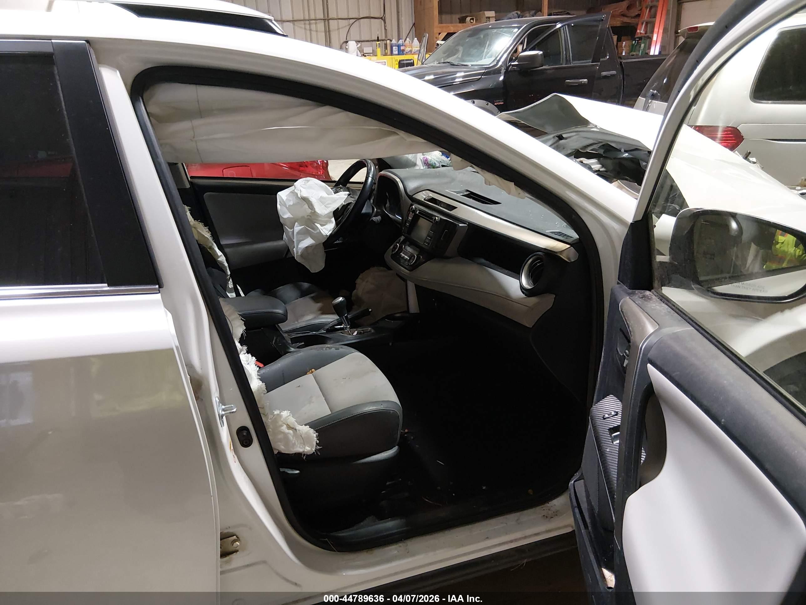 TOYOTA RAV4 image 5