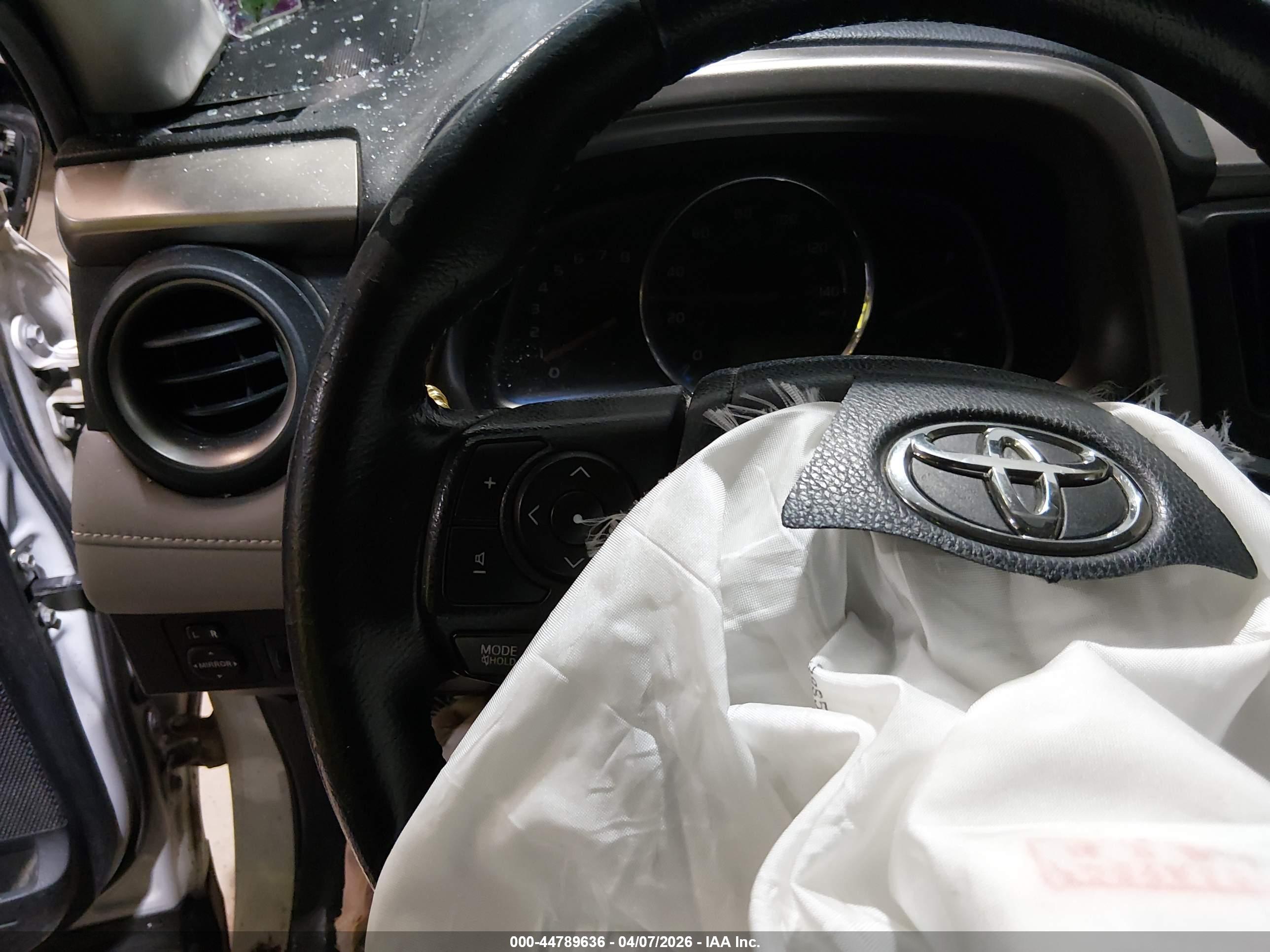 TOYOTA RAV4 image 7