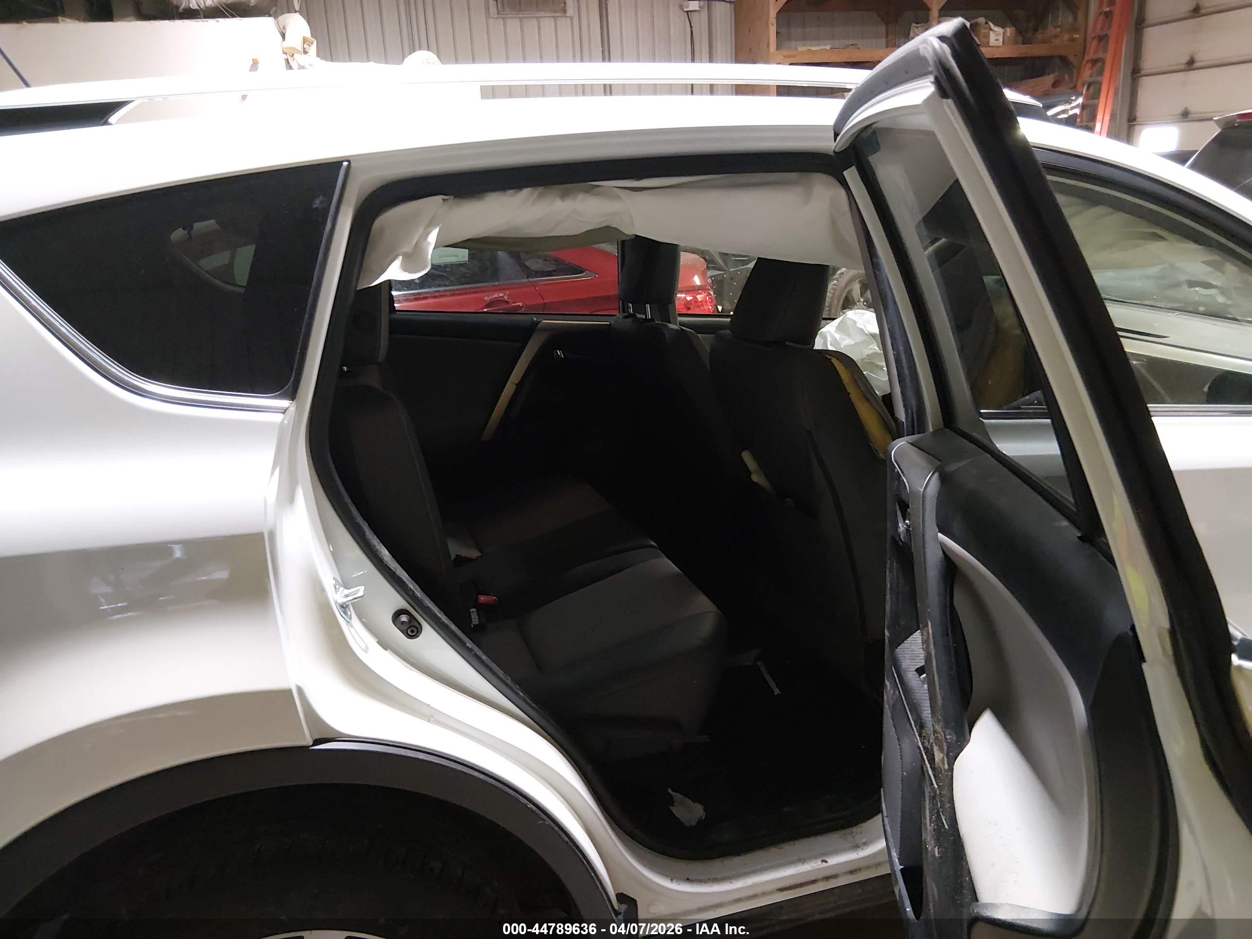 TOYOTA RAV4 image 8