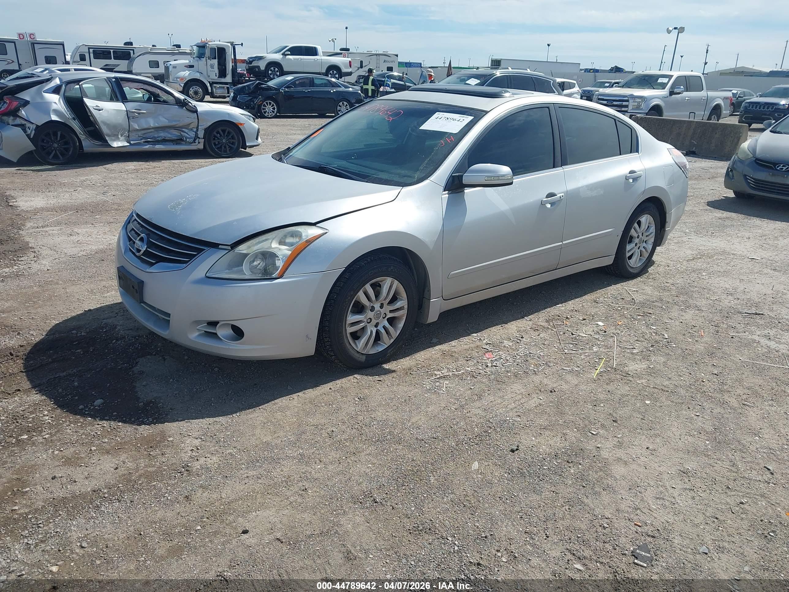 NISSAN ALTIMA image 2