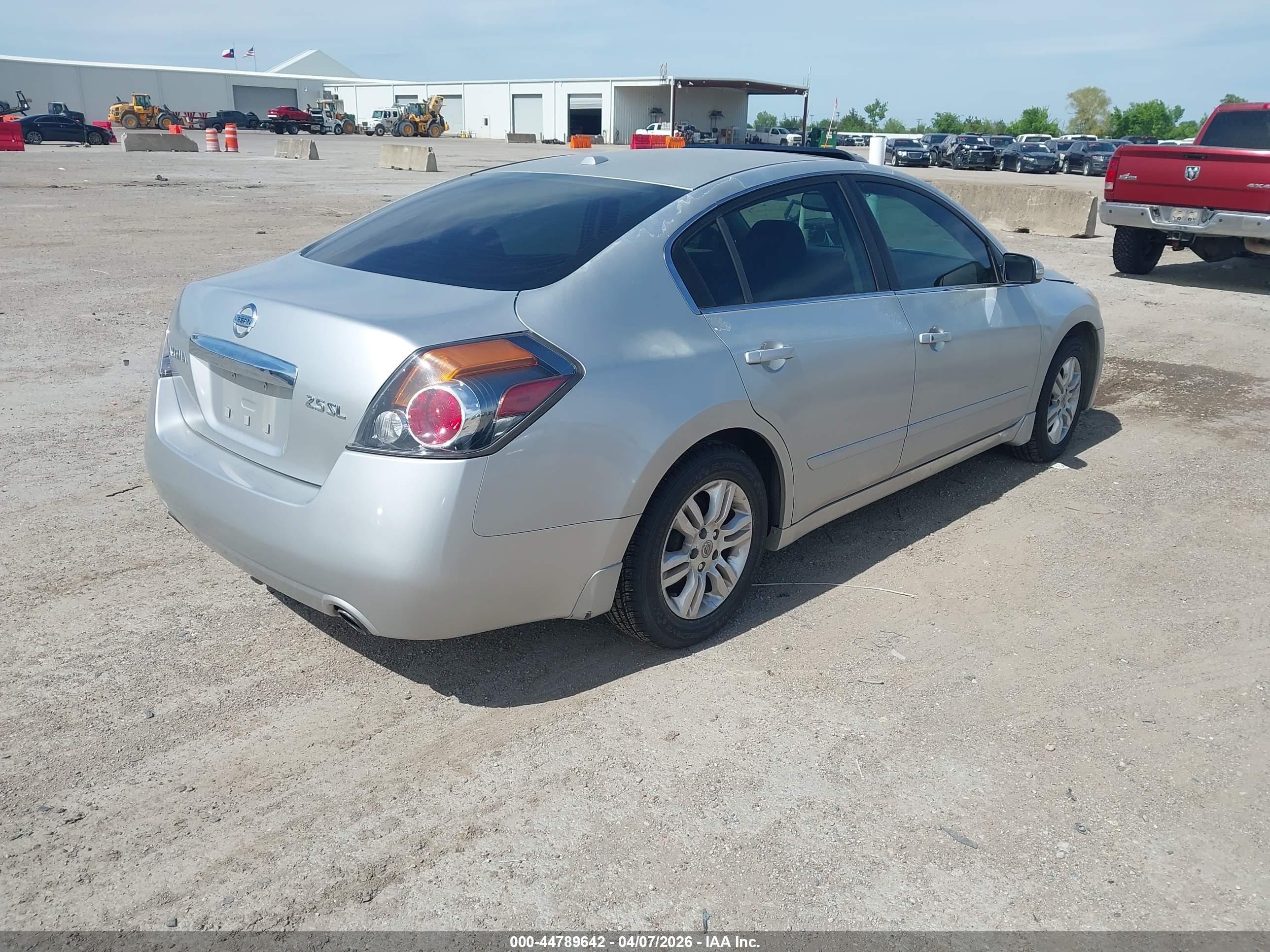 NISSAN ALTIMA image 4