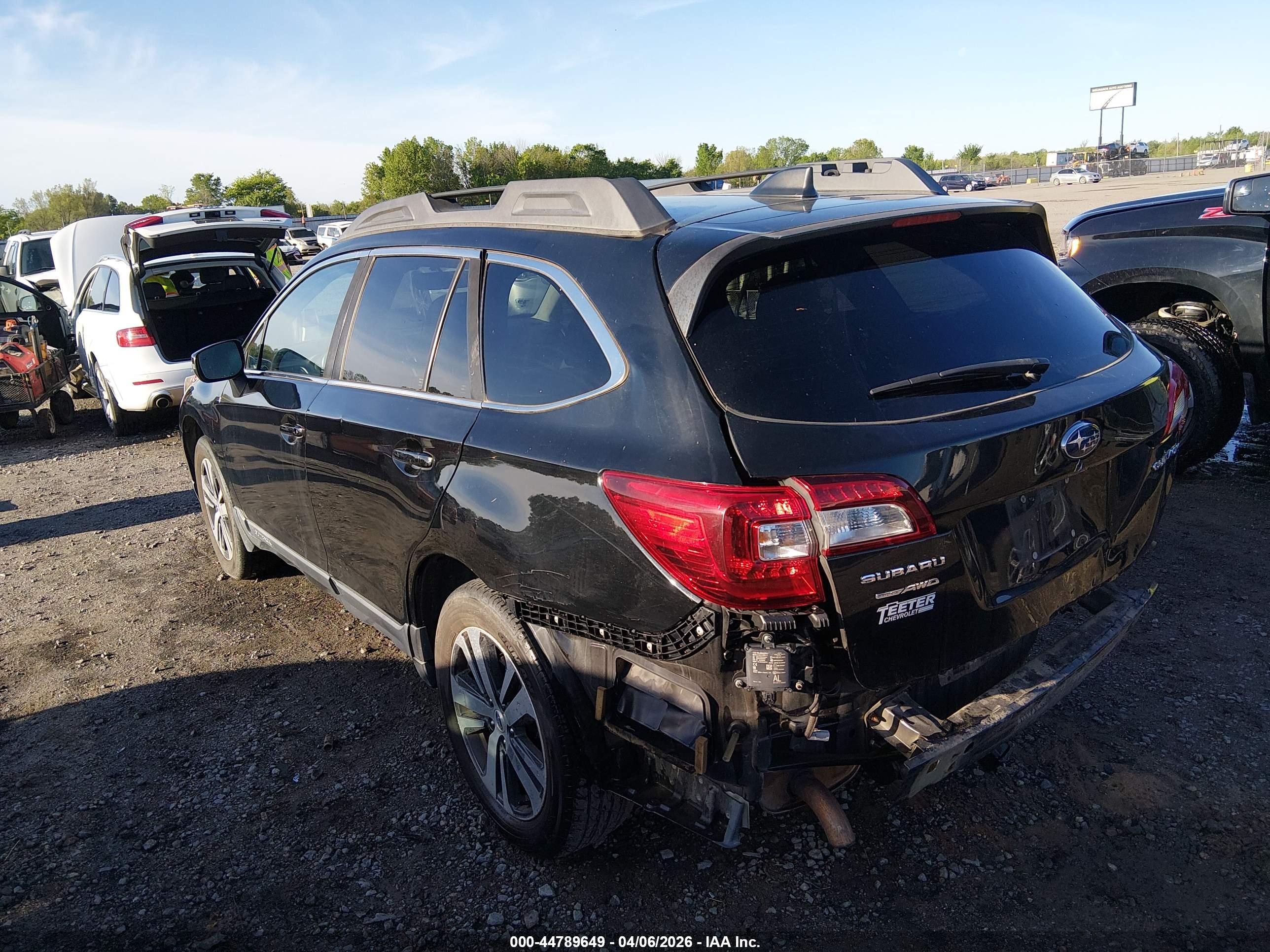 SUBARU OUTBACK image 3