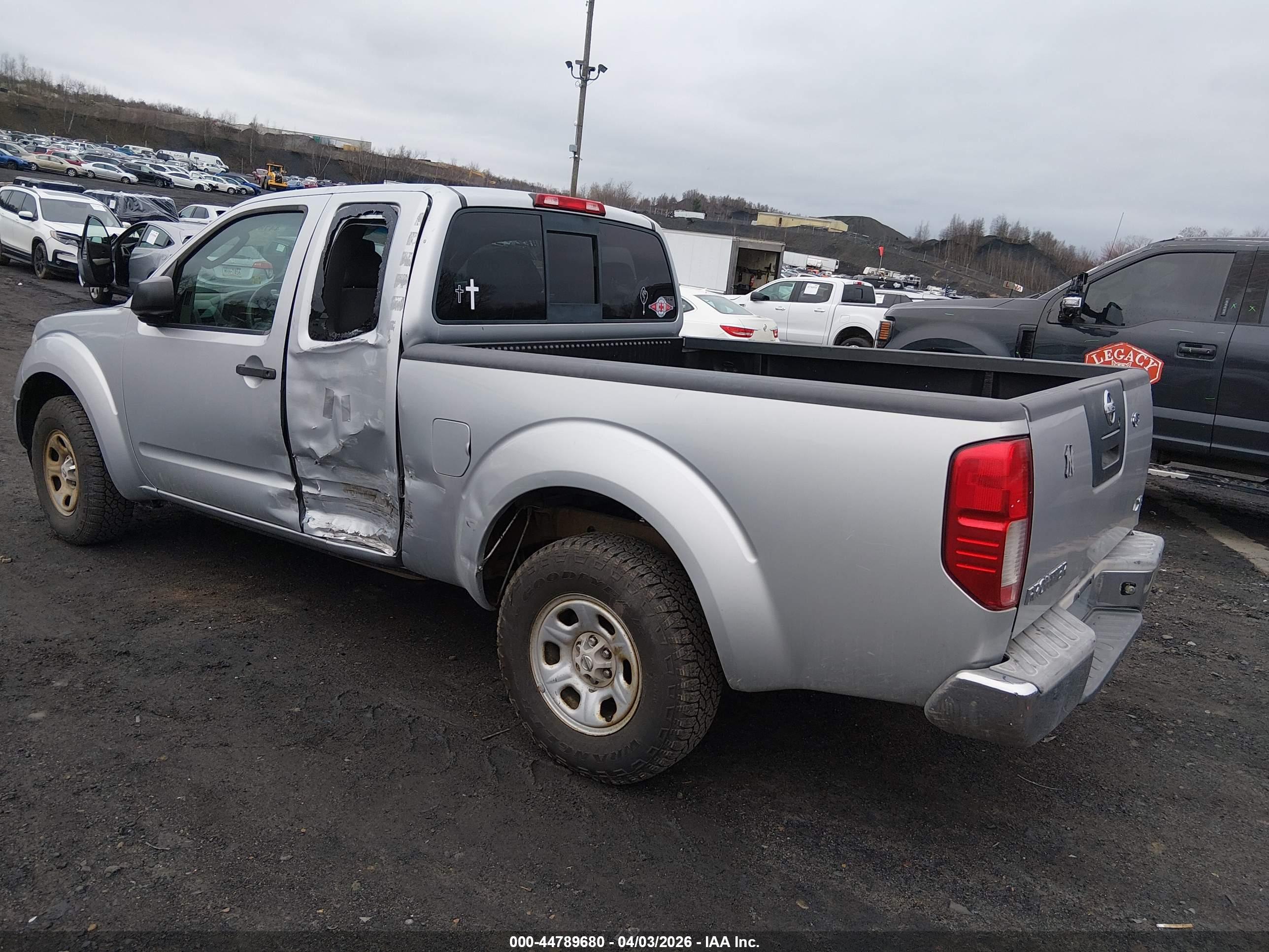 NISSAN FRONTIER image 3