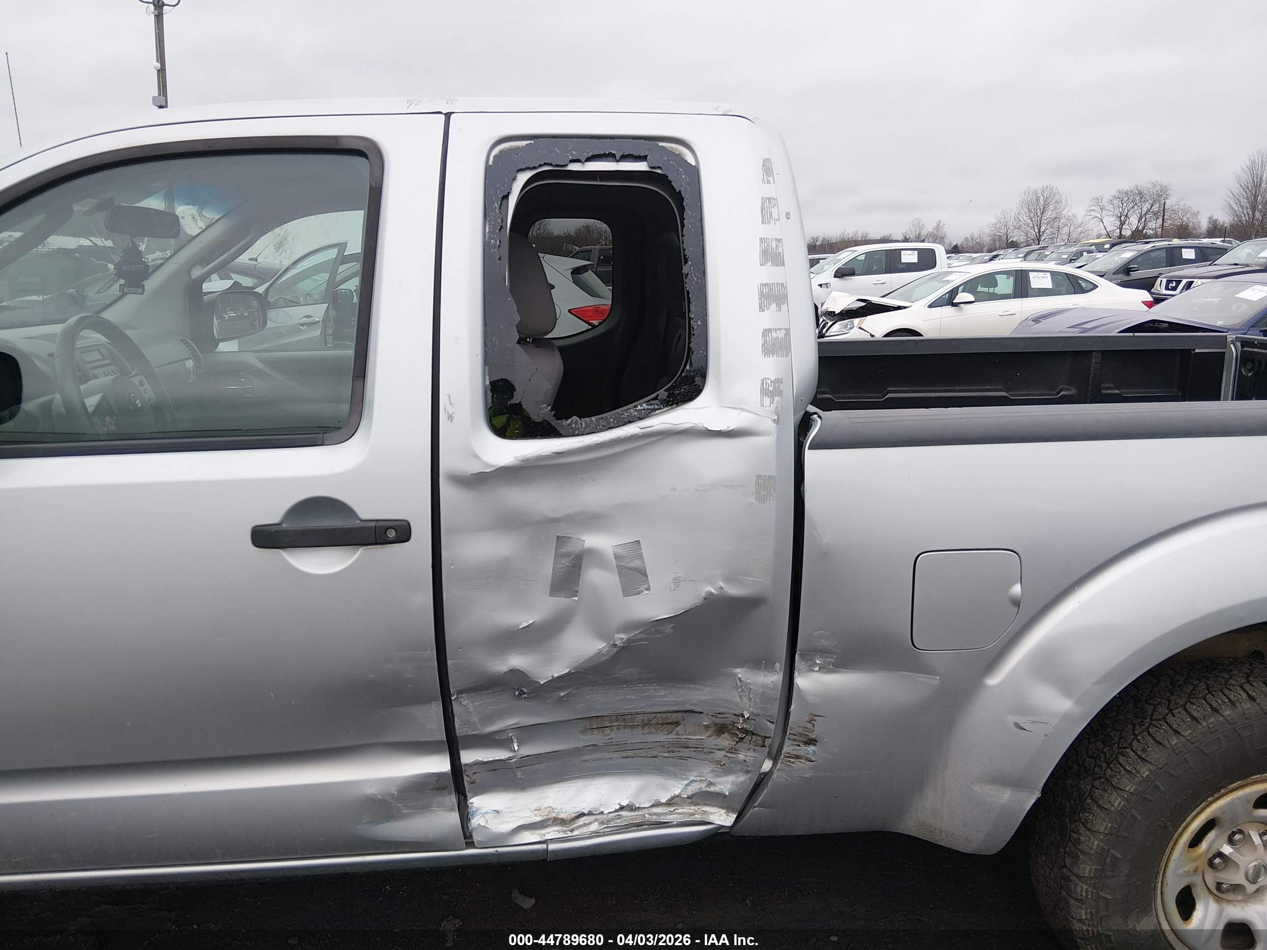 NISSAN FRONTIER image 6