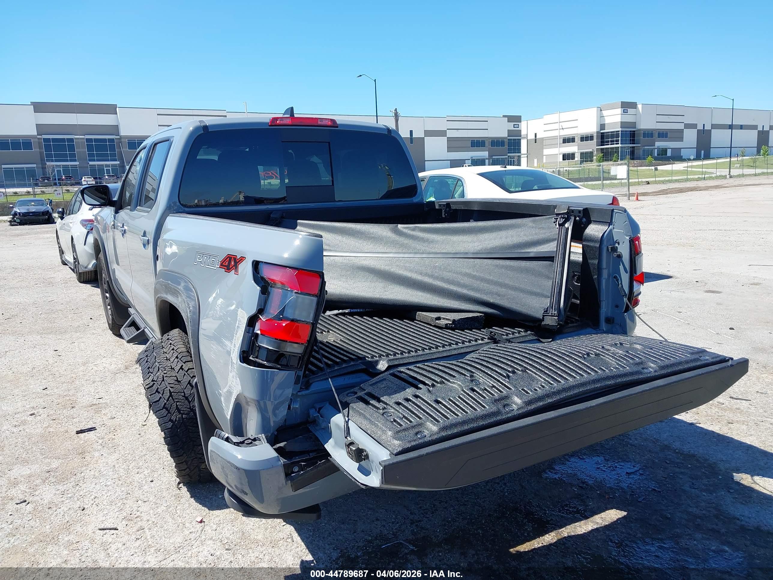 NISSAN FRONTIER image 3