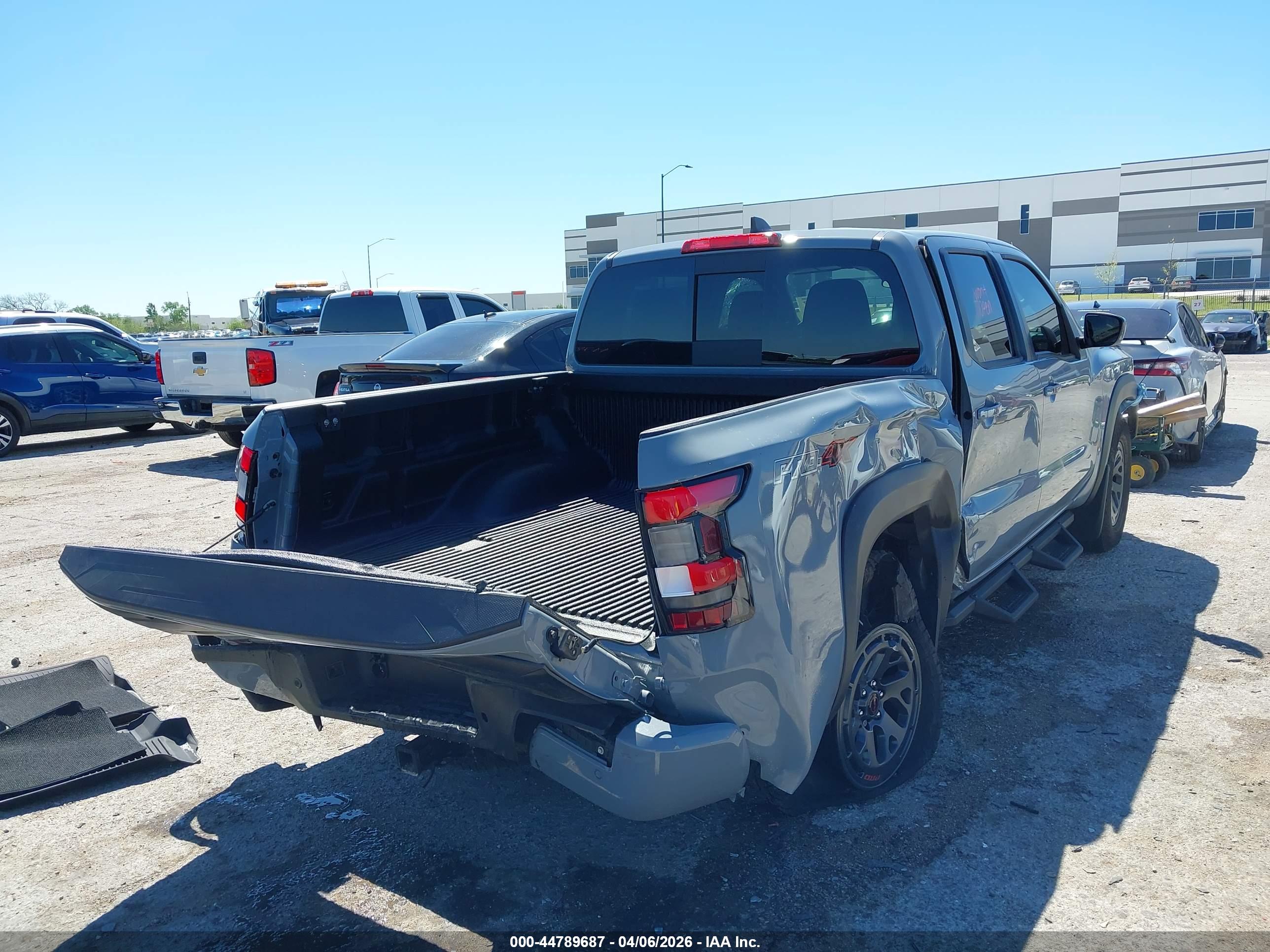 NISSAN FRONTIER image 4