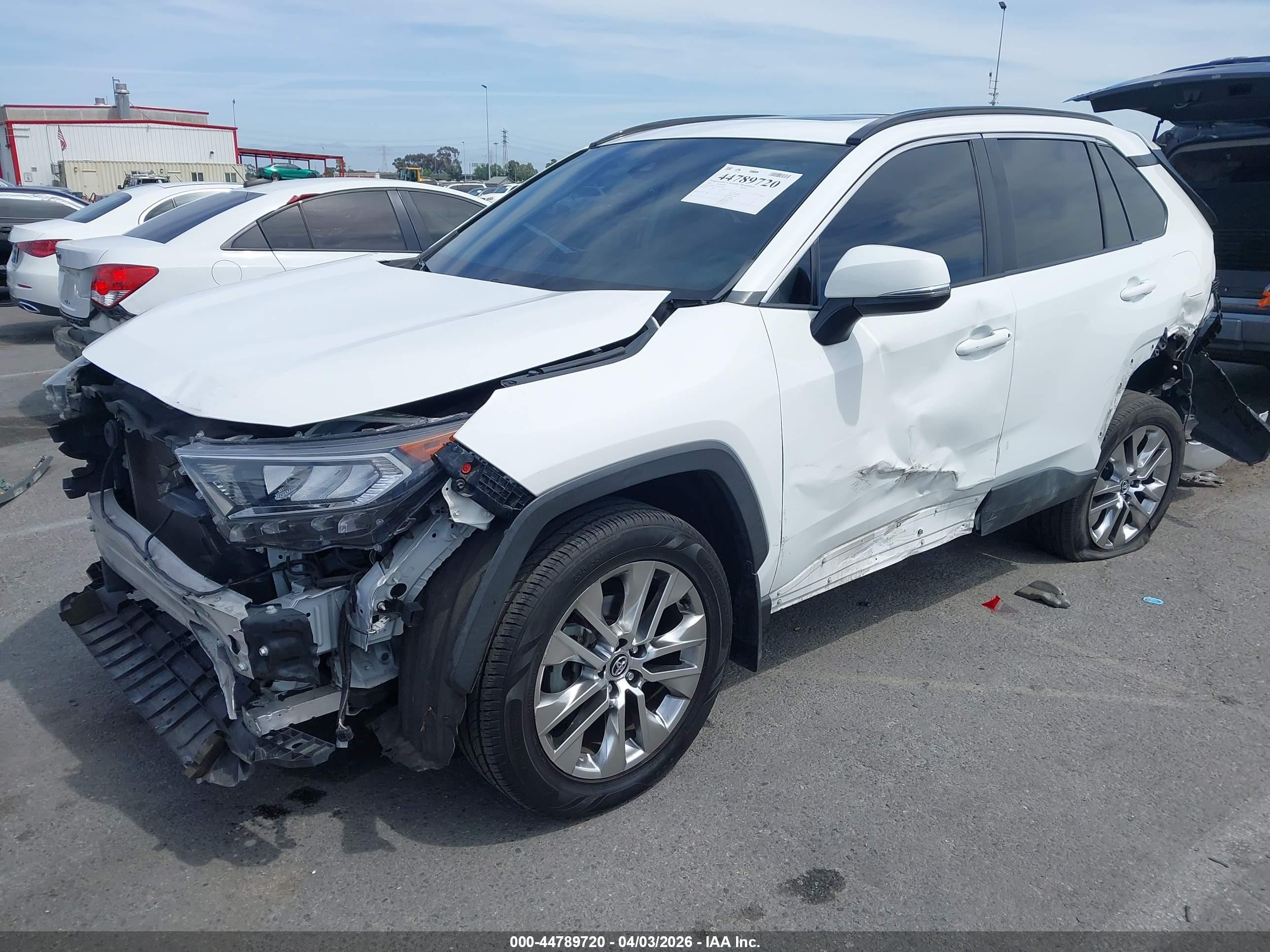 TOYOTA RAV4 image 2