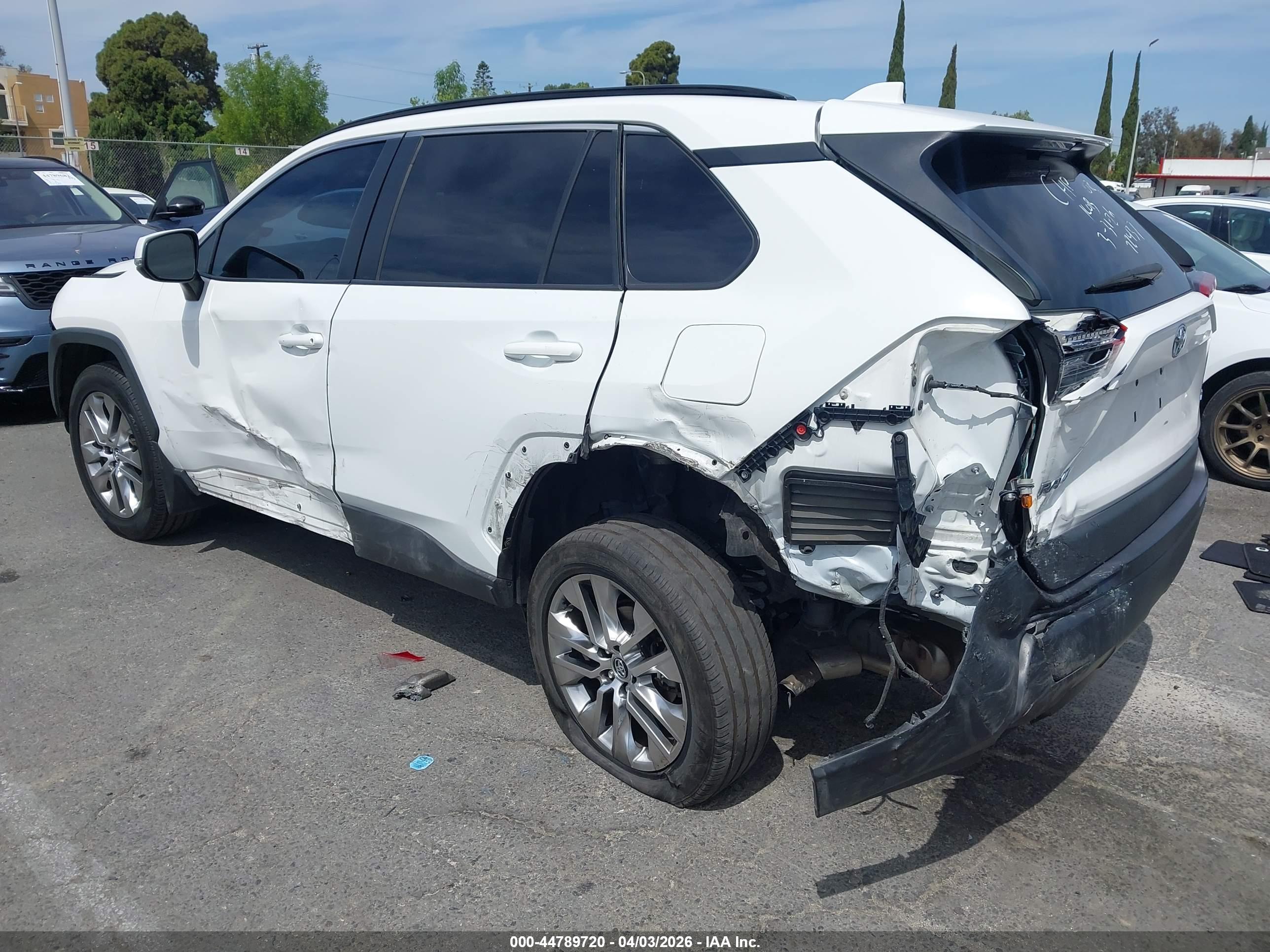 TOYOTA RAV4 image 3