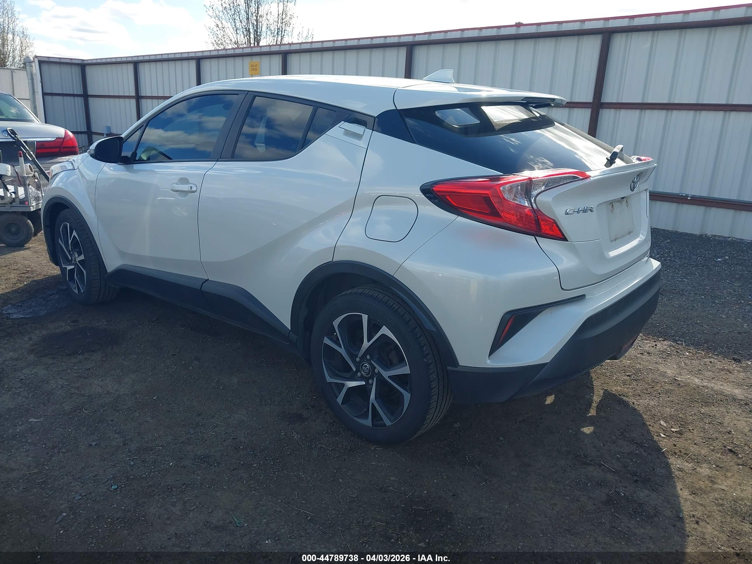 TOYOTA C-HR image 3