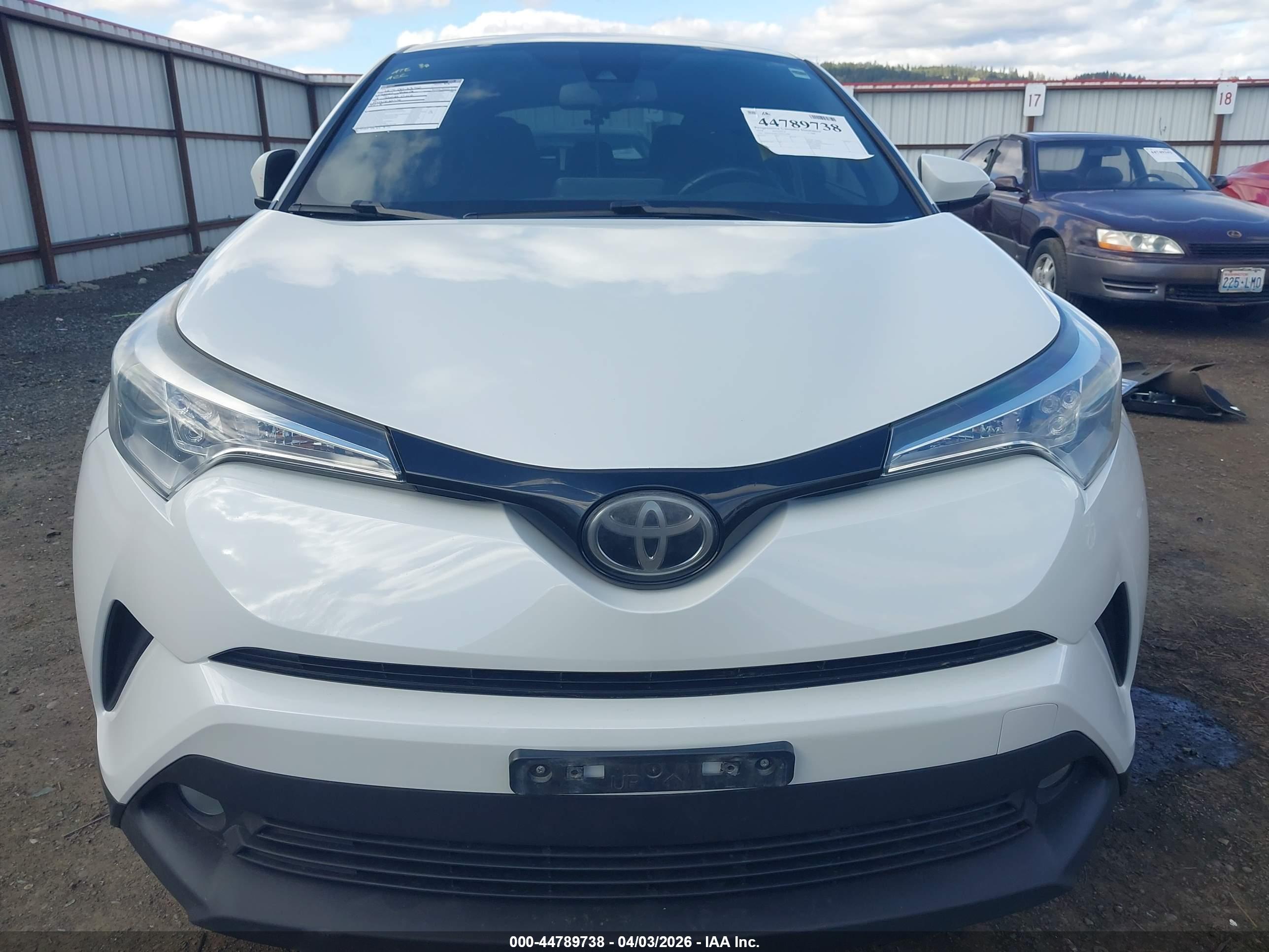 TOYOTA C-HR image 6