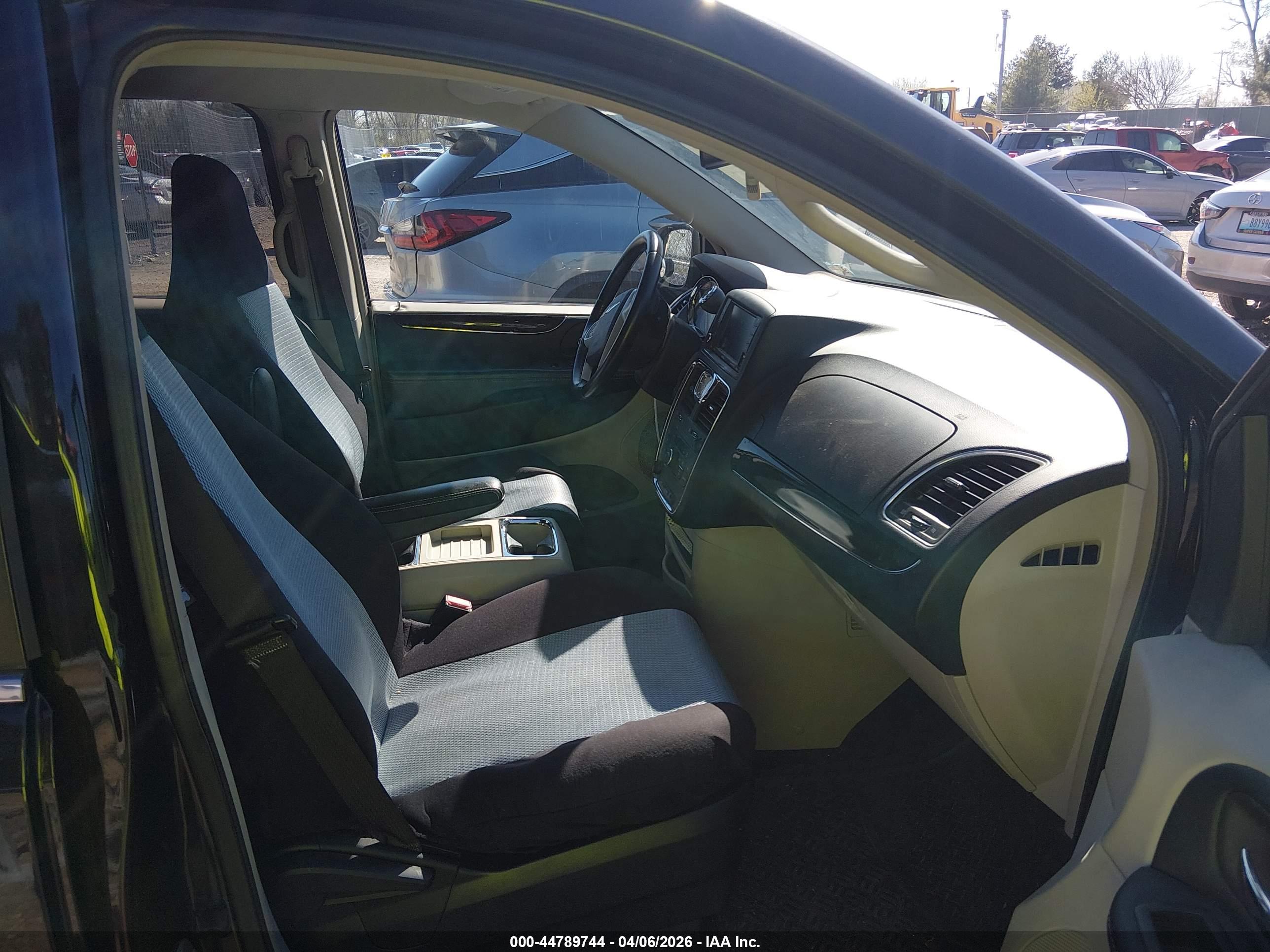 CHRYSLER TOWN image 5