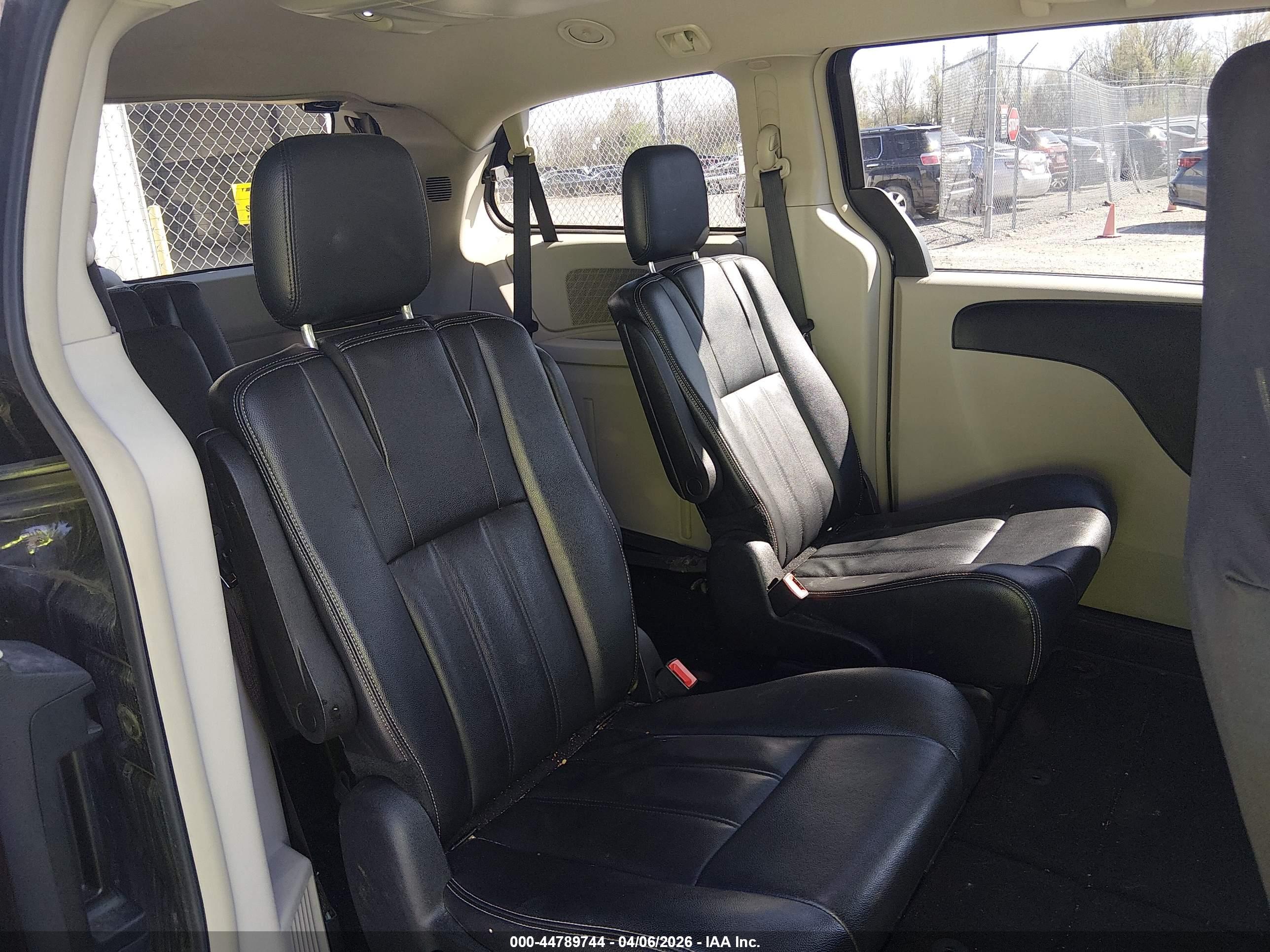 CHRYSLER TOWN image 8