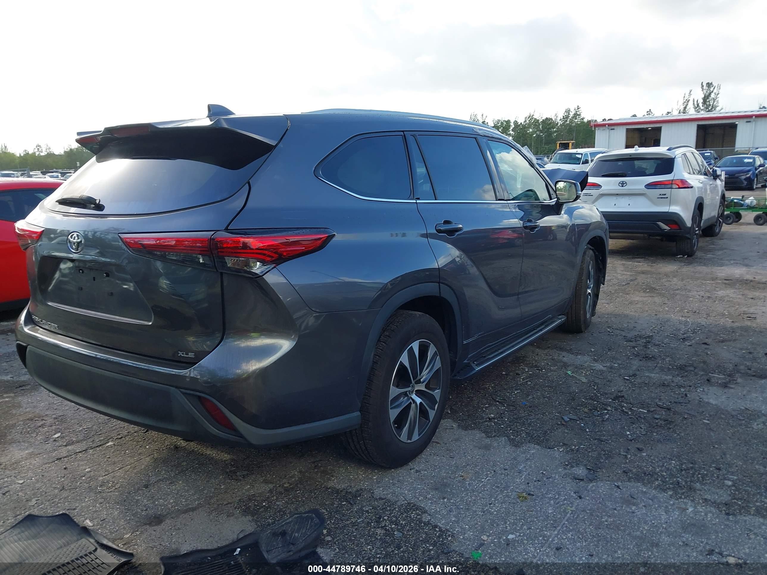 TOYOTA HIGHLANDER image 4
