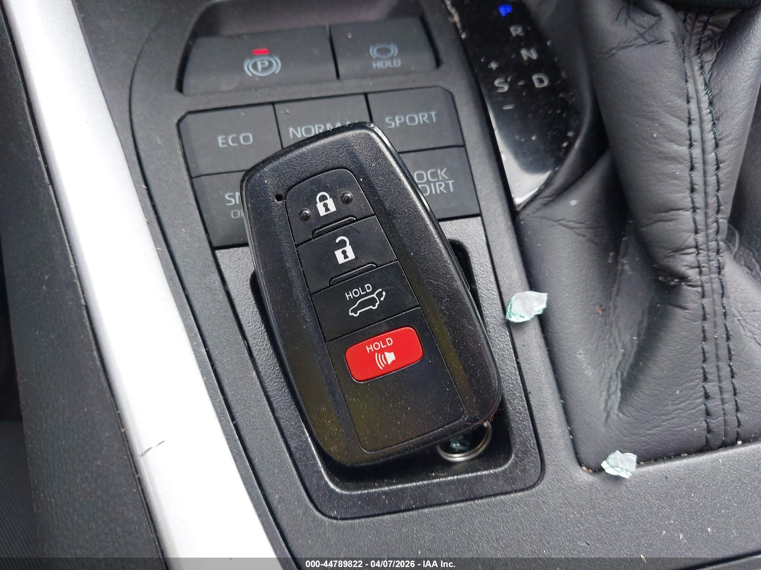 TOYOTA RAV4 image 11