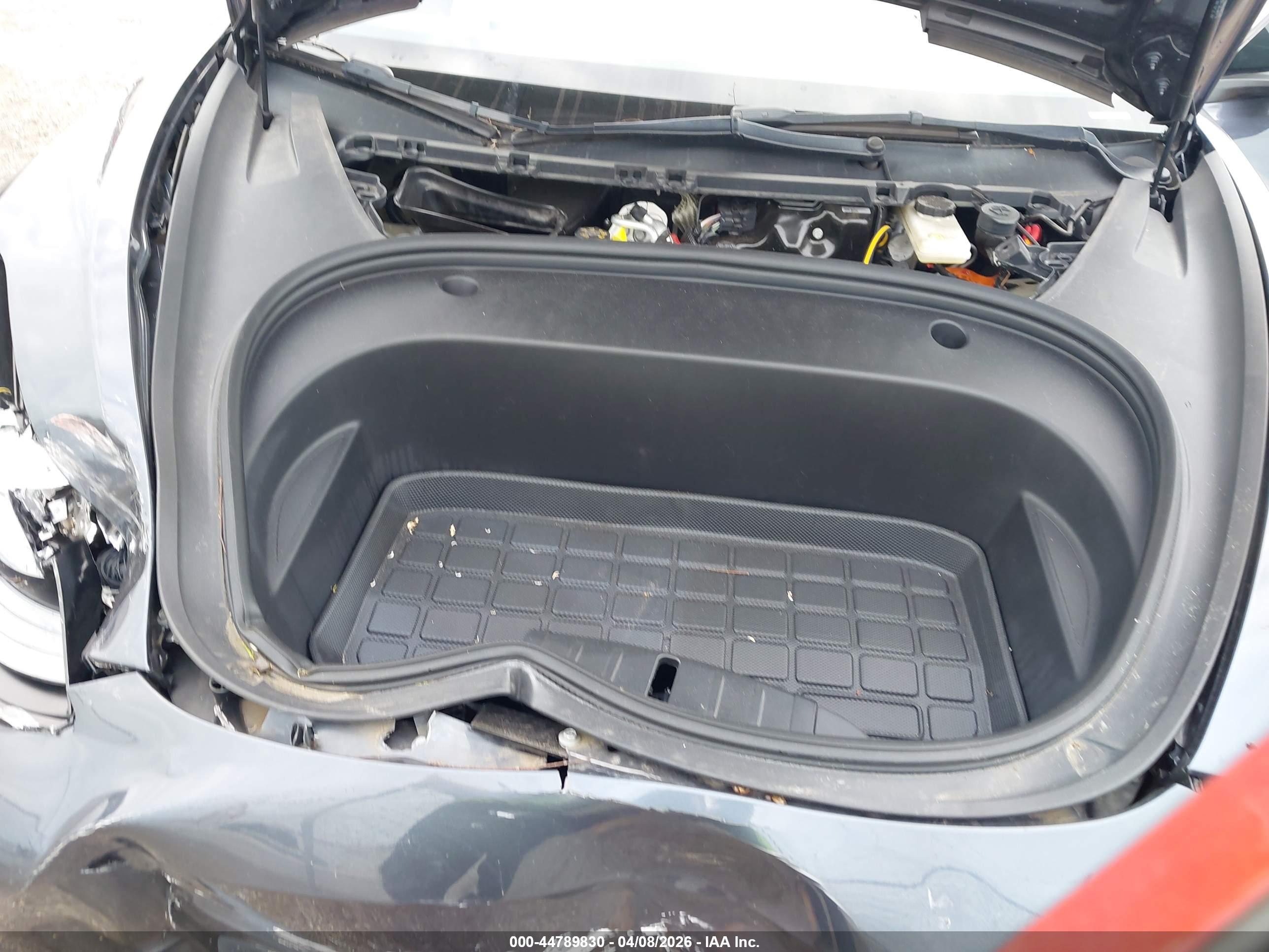 TESLA MODEL image 10