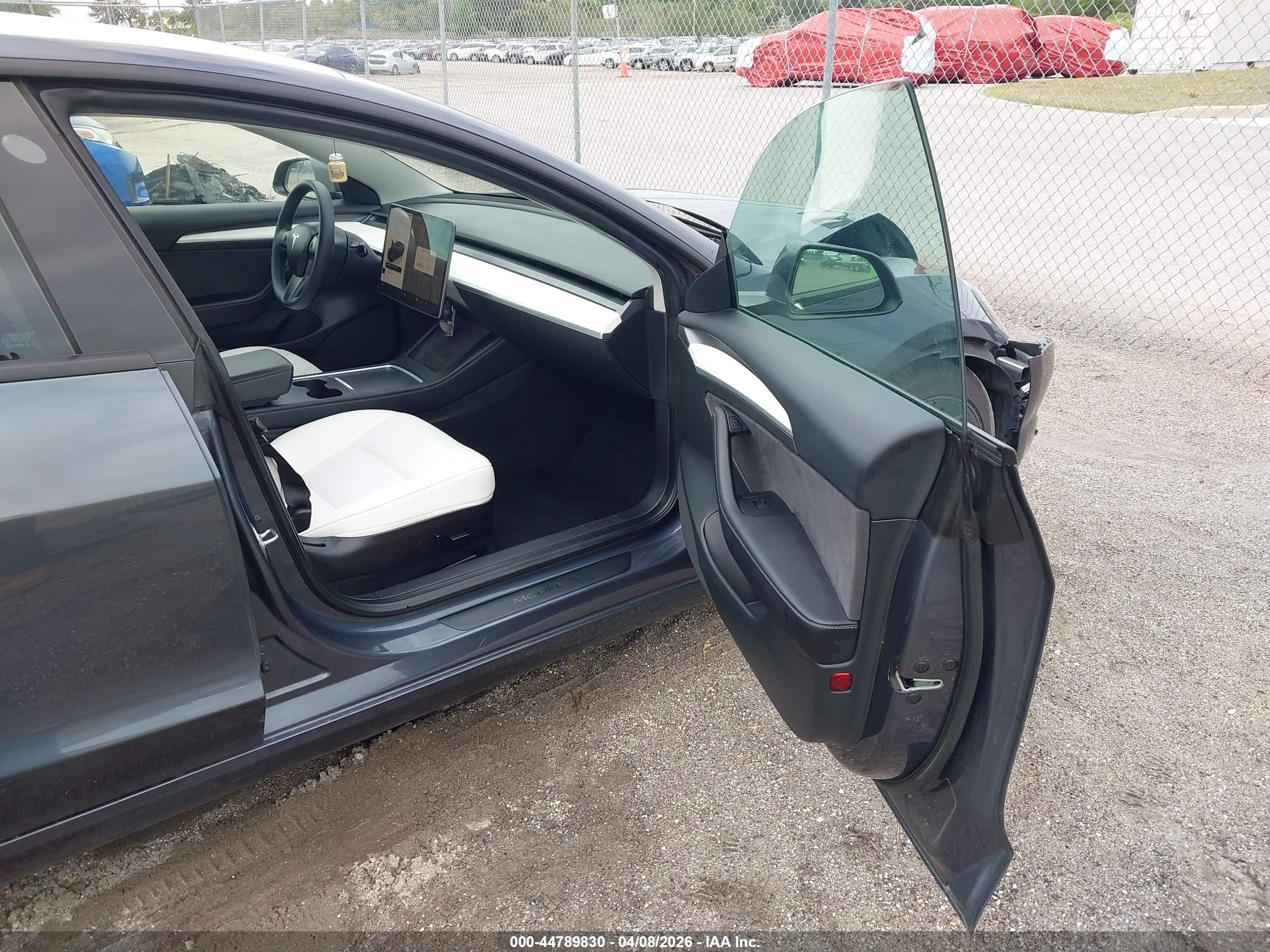 TESLA MODEL image 5