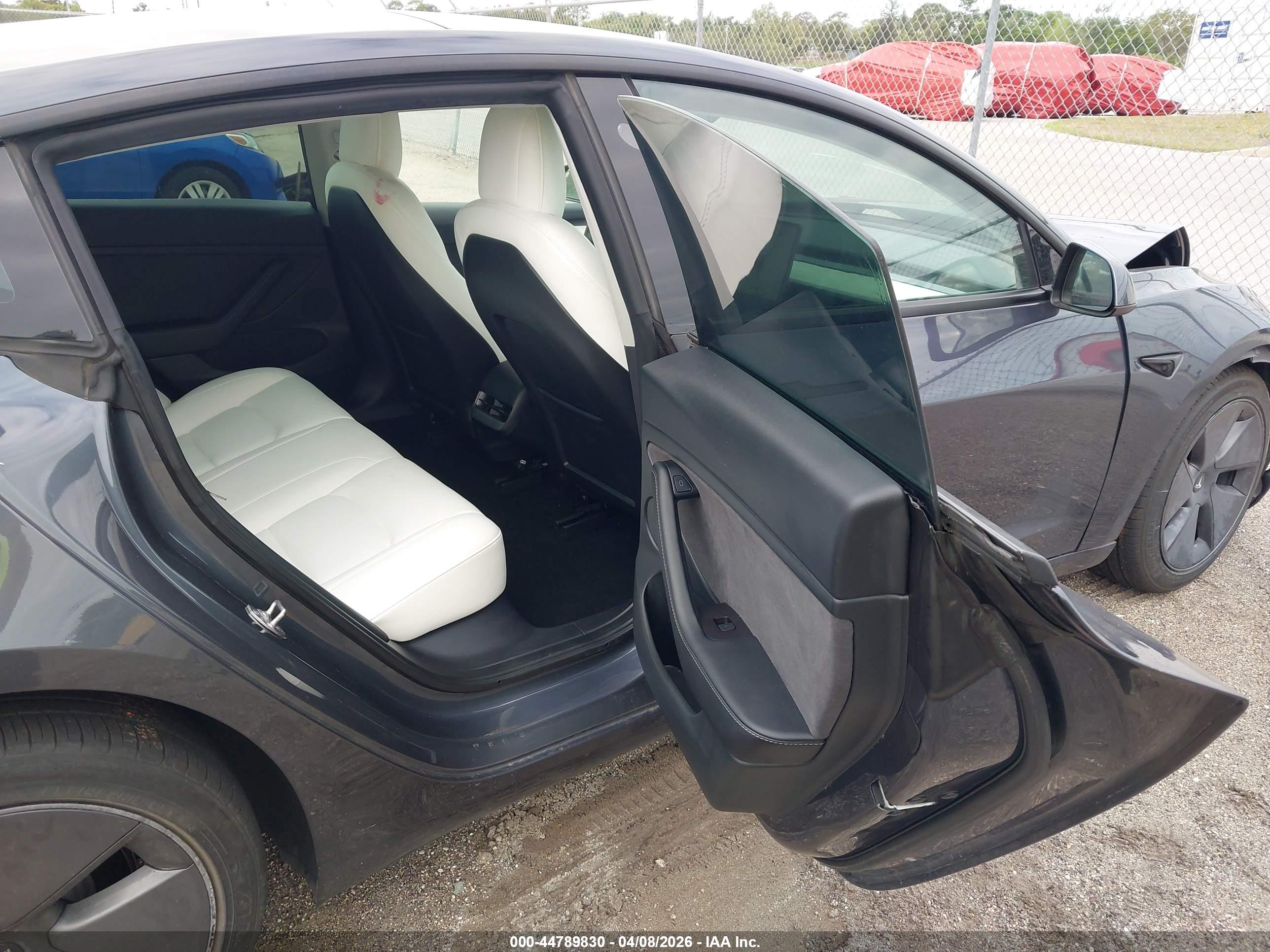 TESLA MODEL image 8