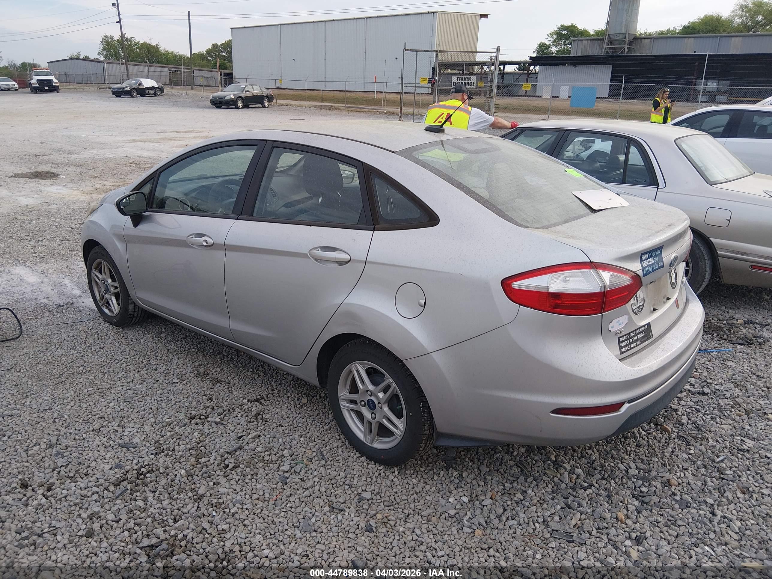 FORD FIESTA image 3
