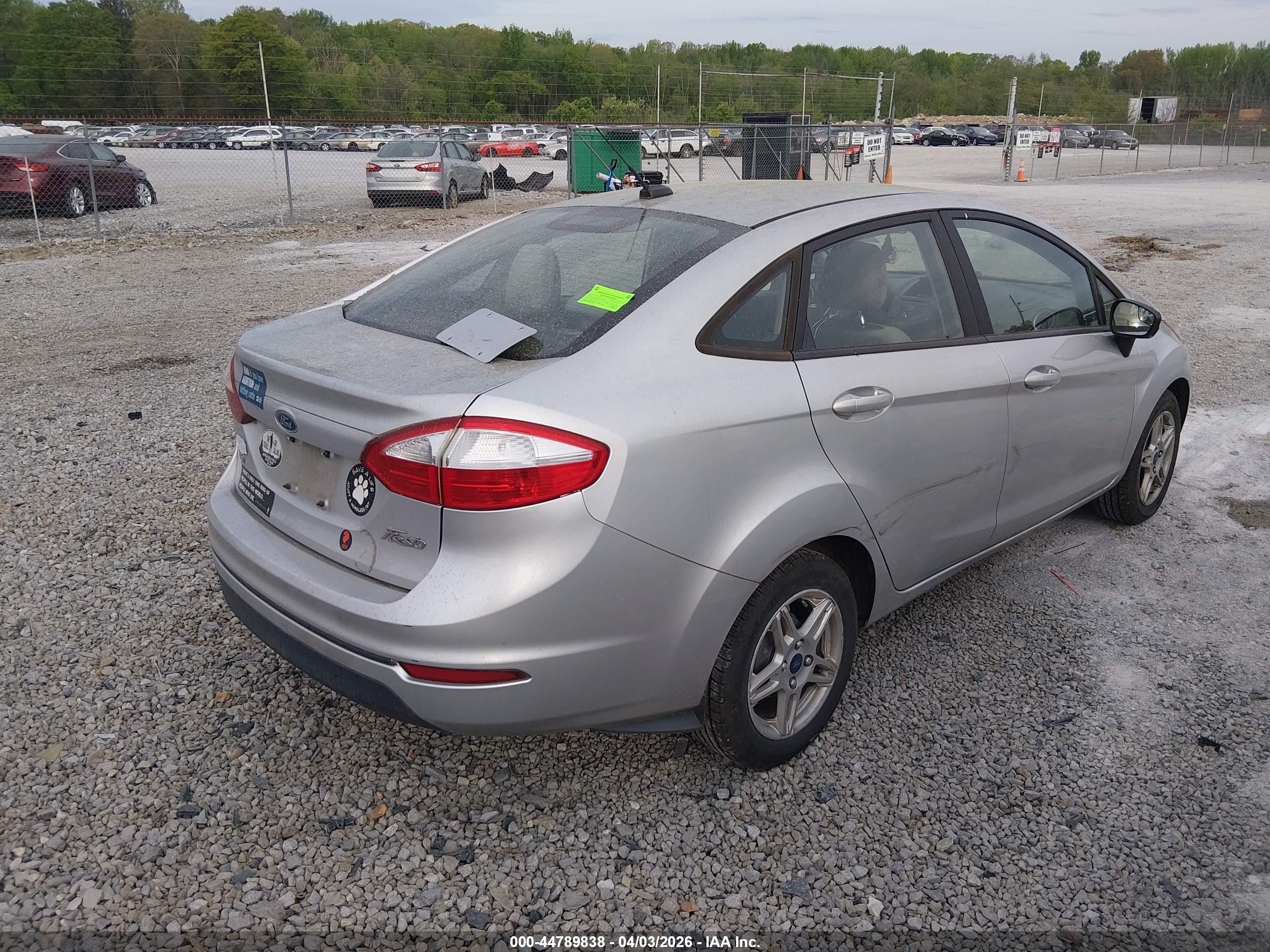 FORD FIESTA image 4