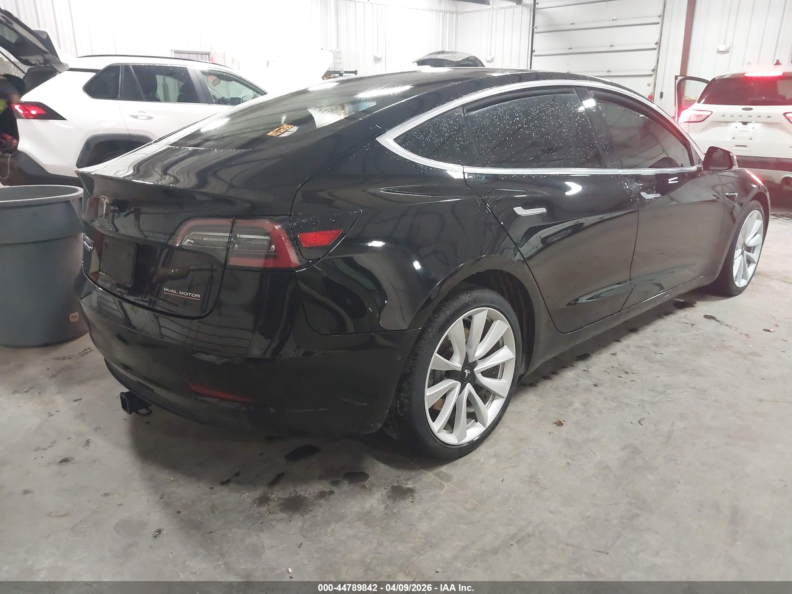 TESLA MODEL image 4