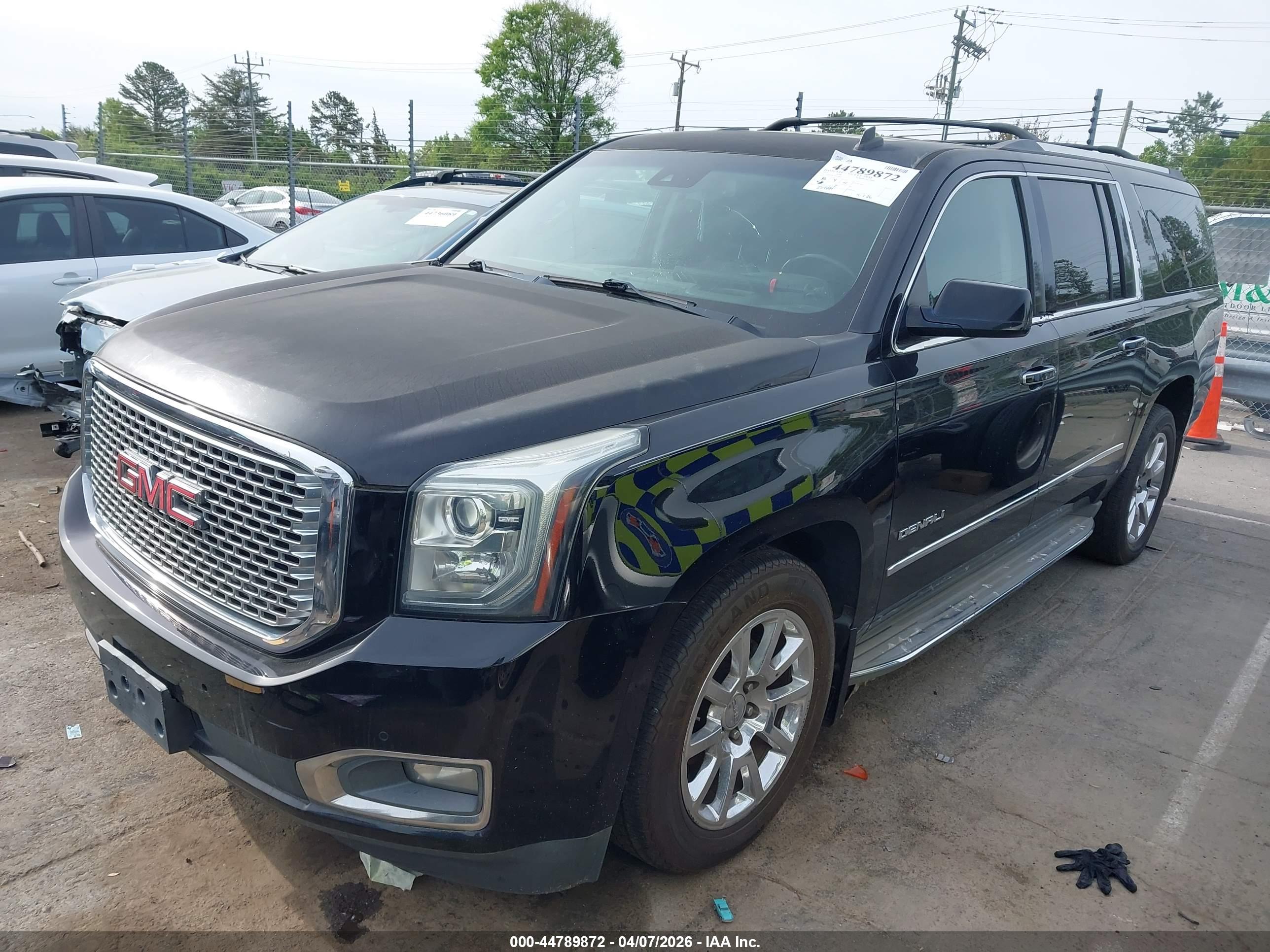 GMC YUKON image 2