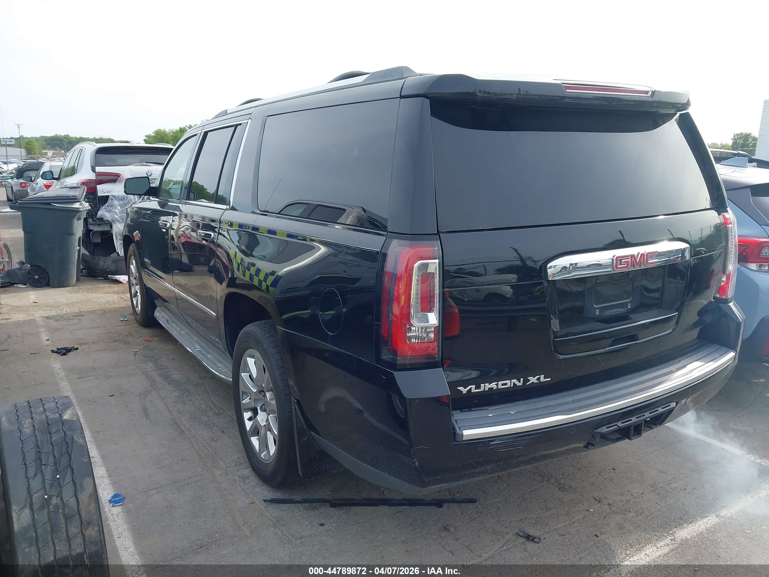 GMC YUKON image 3