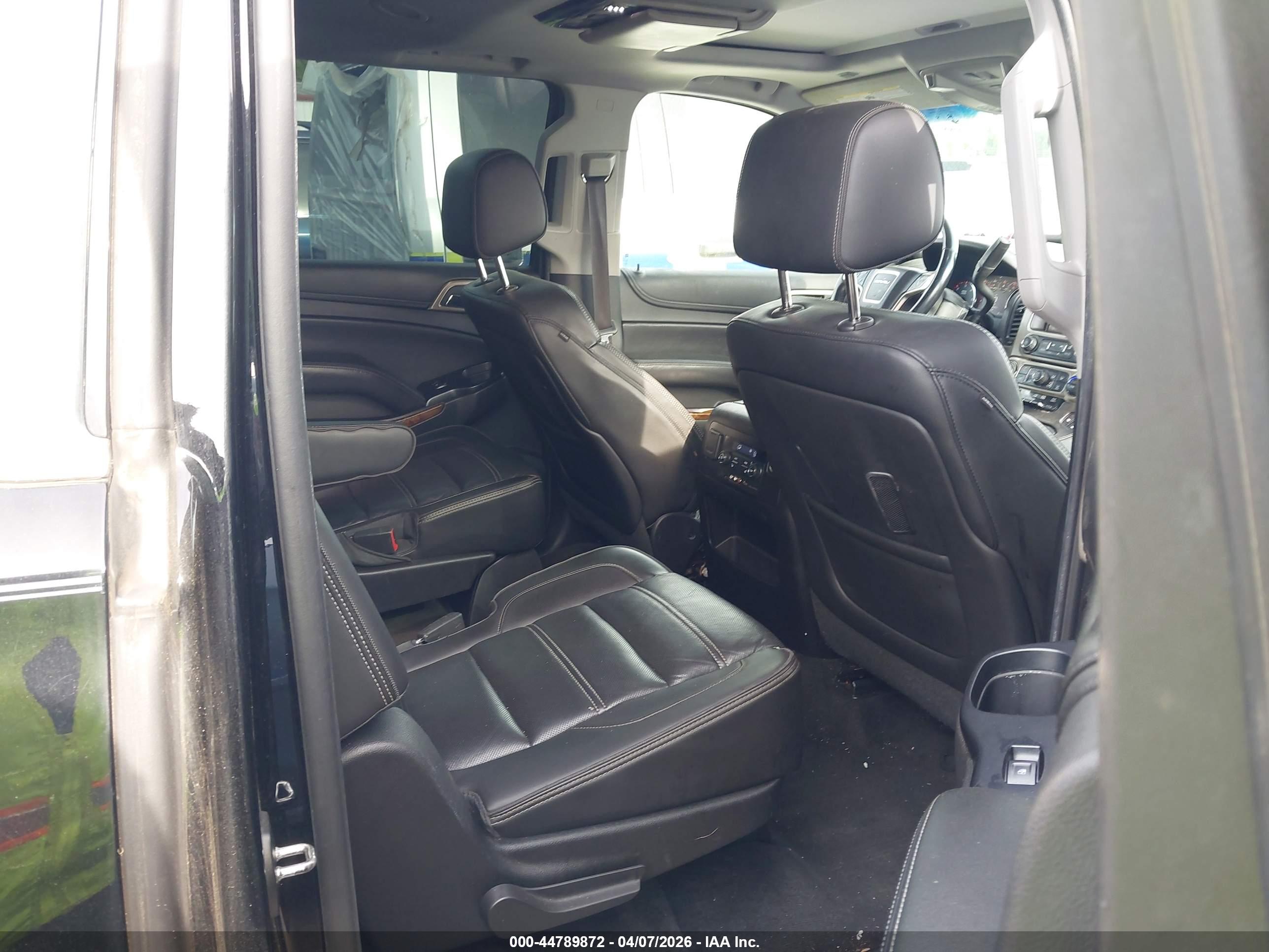 GMC YUKON image 8
