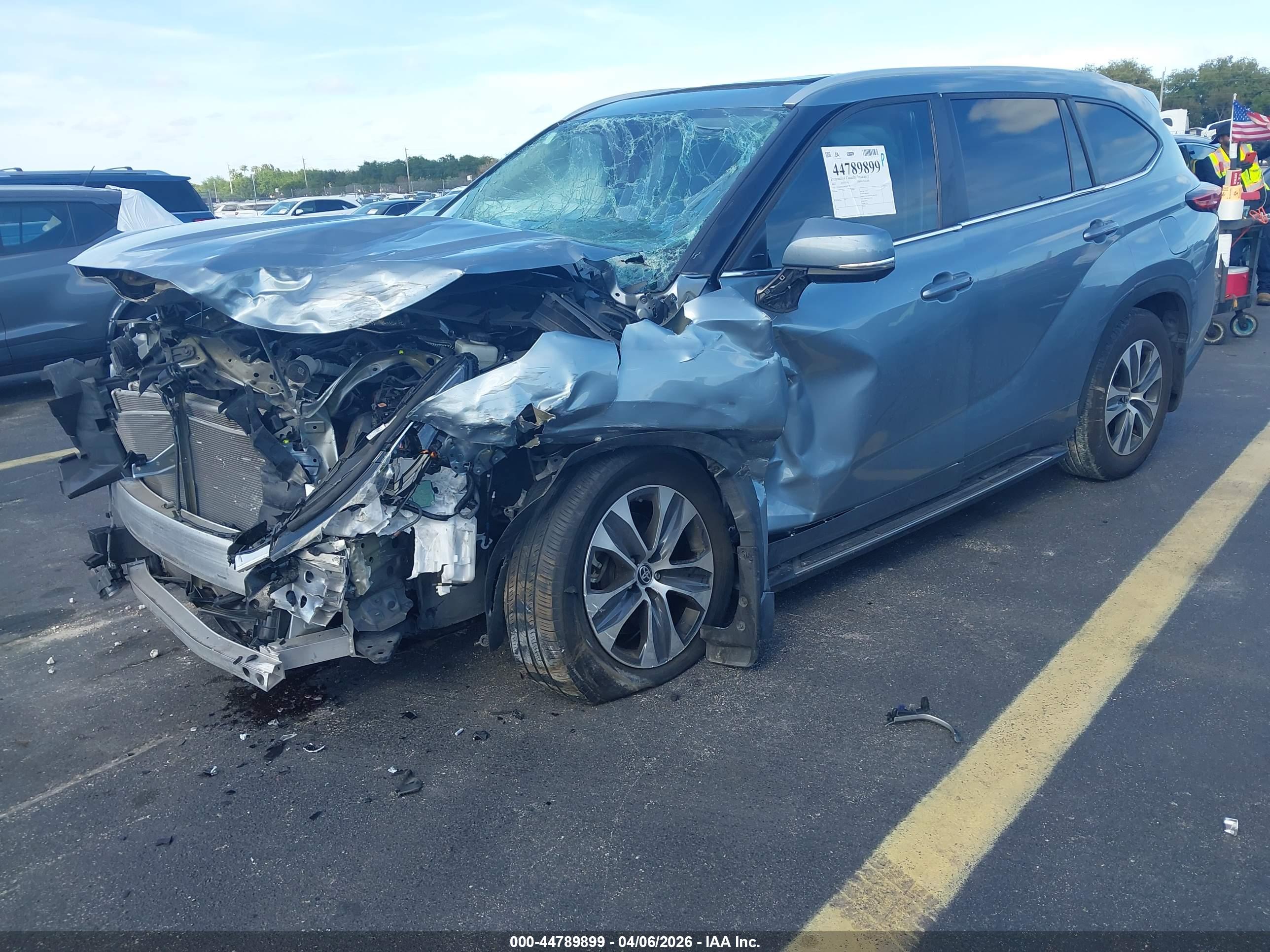 TOYOTA HIGHLANDER image 2