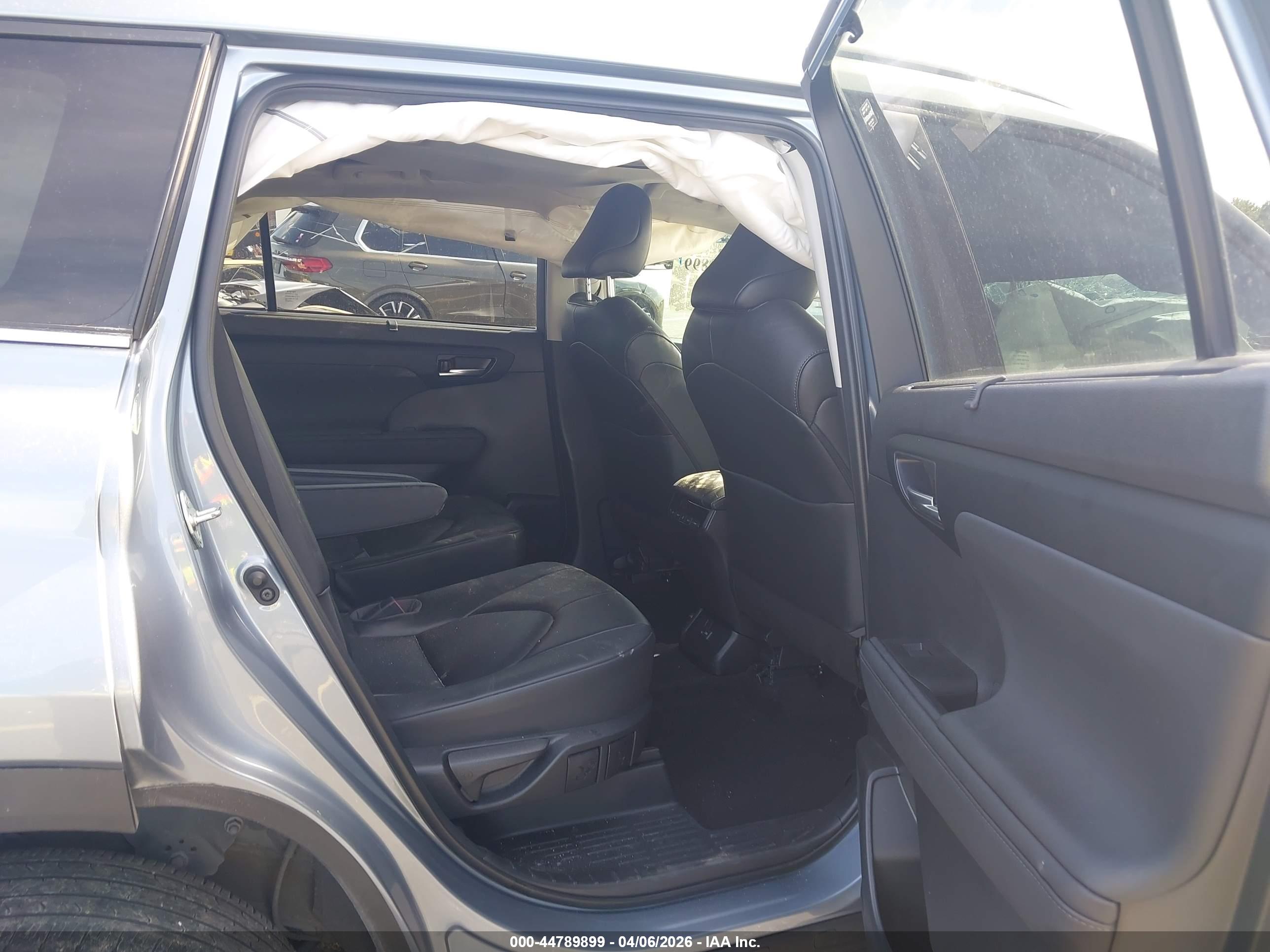 TOYOTA HIGHLANDER image 8