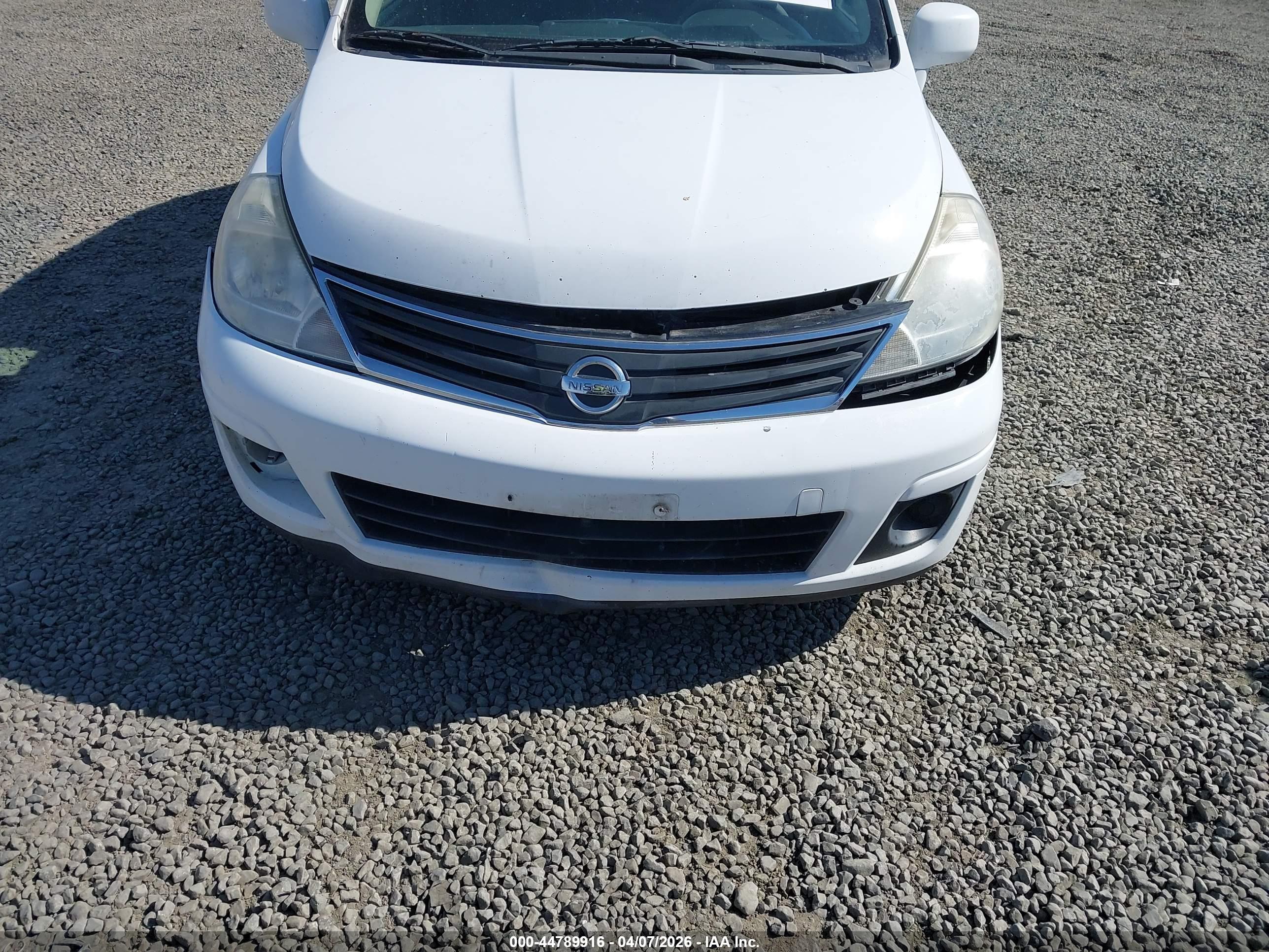 NISSAN VERSA image 6
