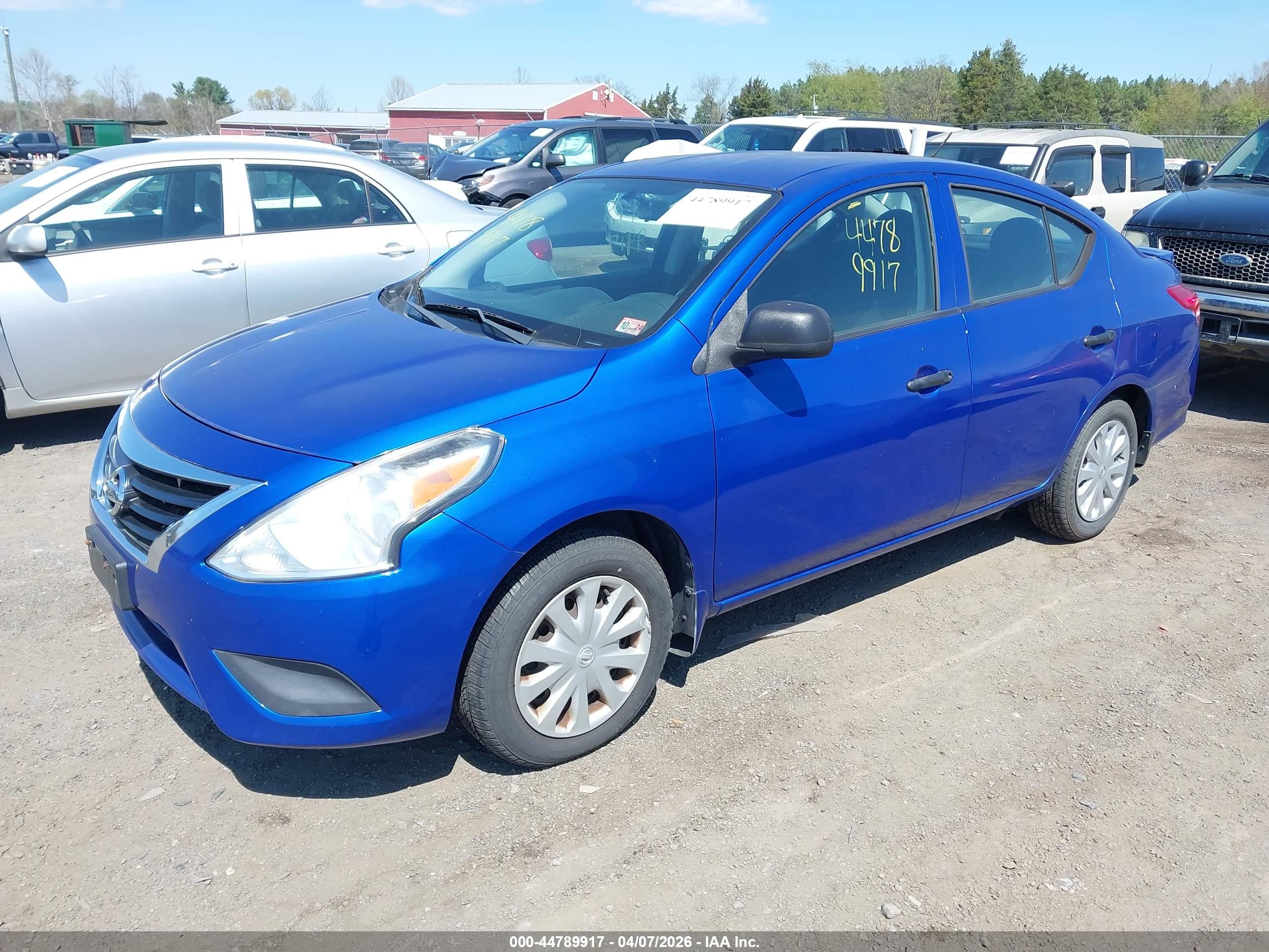 NISSAN VERSA image 2