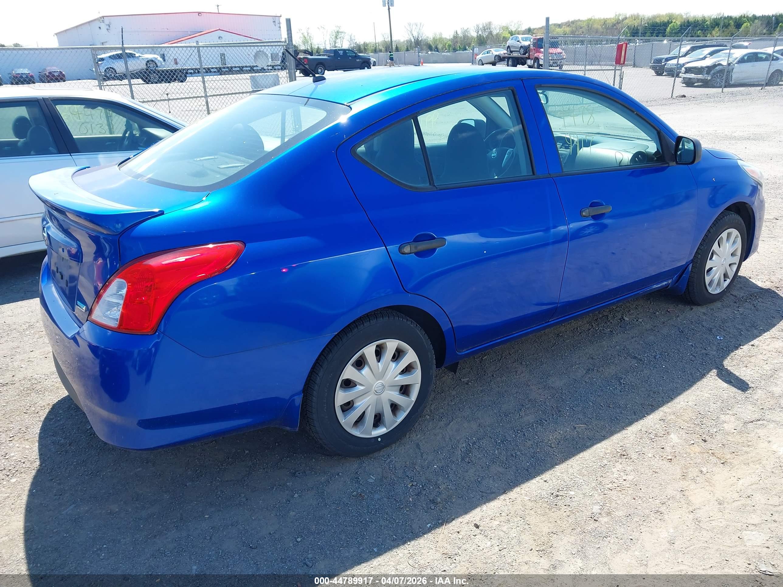 NISSAN VERSA image 4